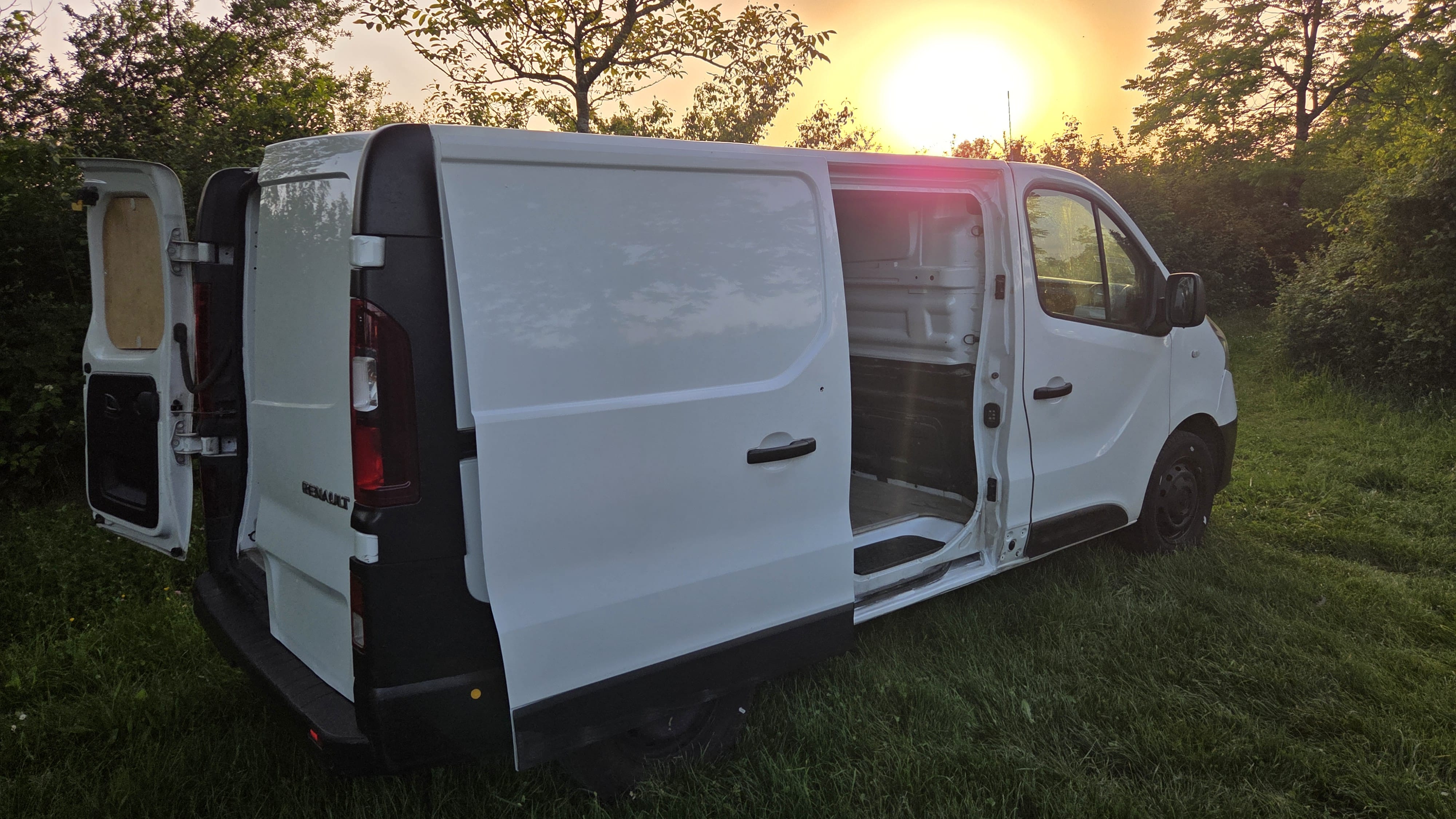 Renault Trafic L1H1 2.0 DCI Radar de Recul avec Port USB