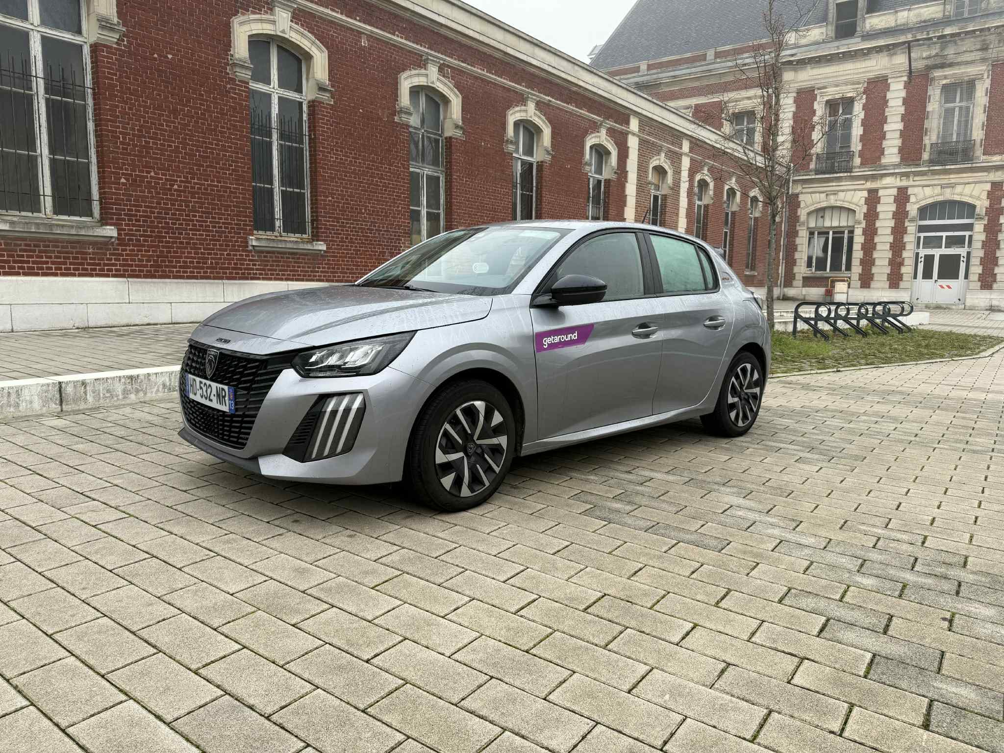 Peugeot 208, 2025, Essence 95 / Électrique (hybride), automatique