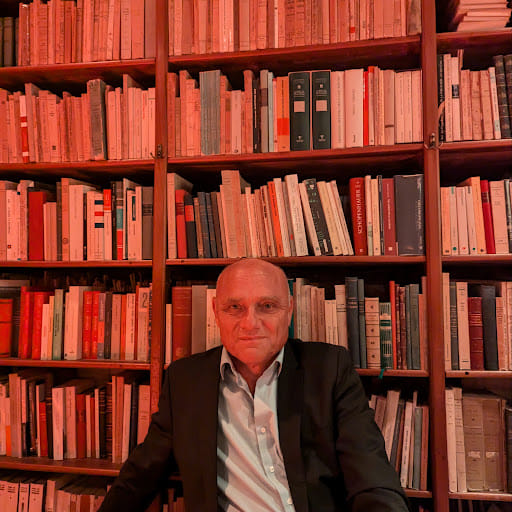 Dr. Andreas