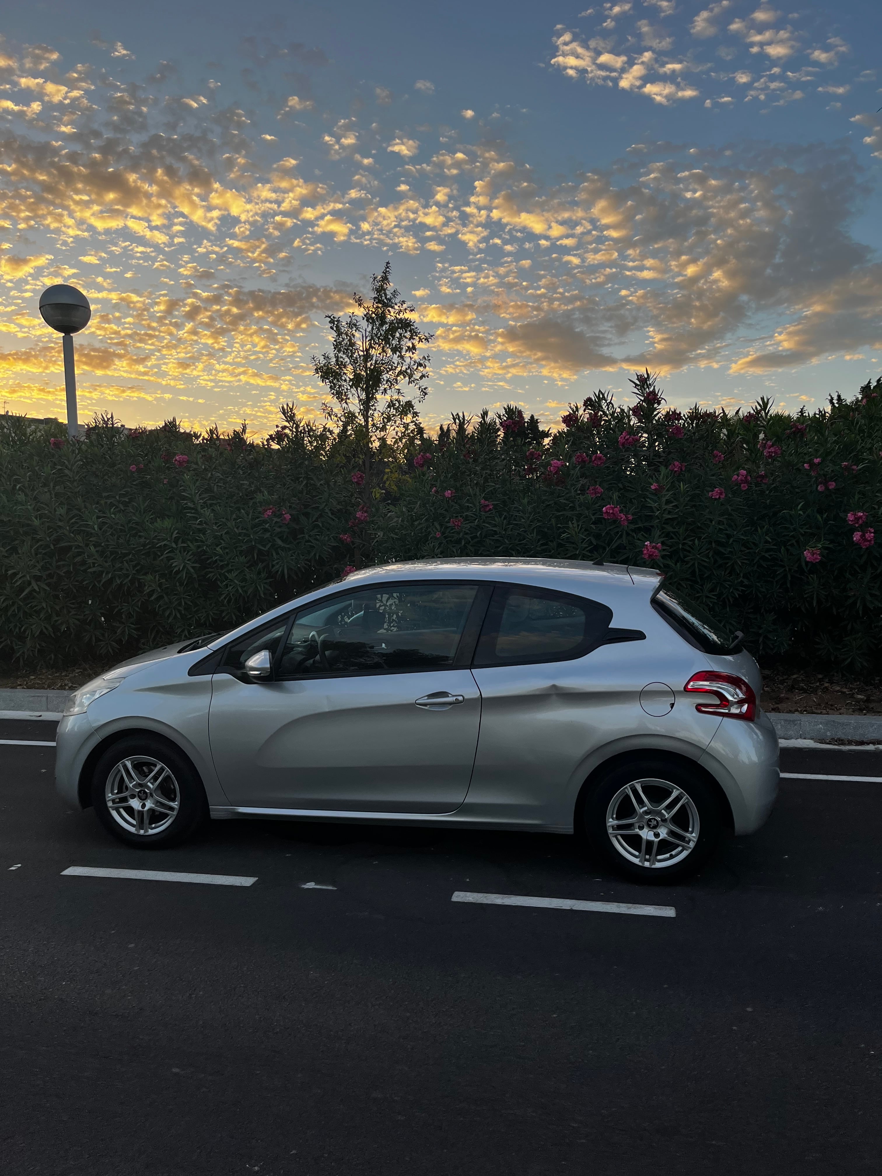 Peugeot 208 con Aire acondicionado