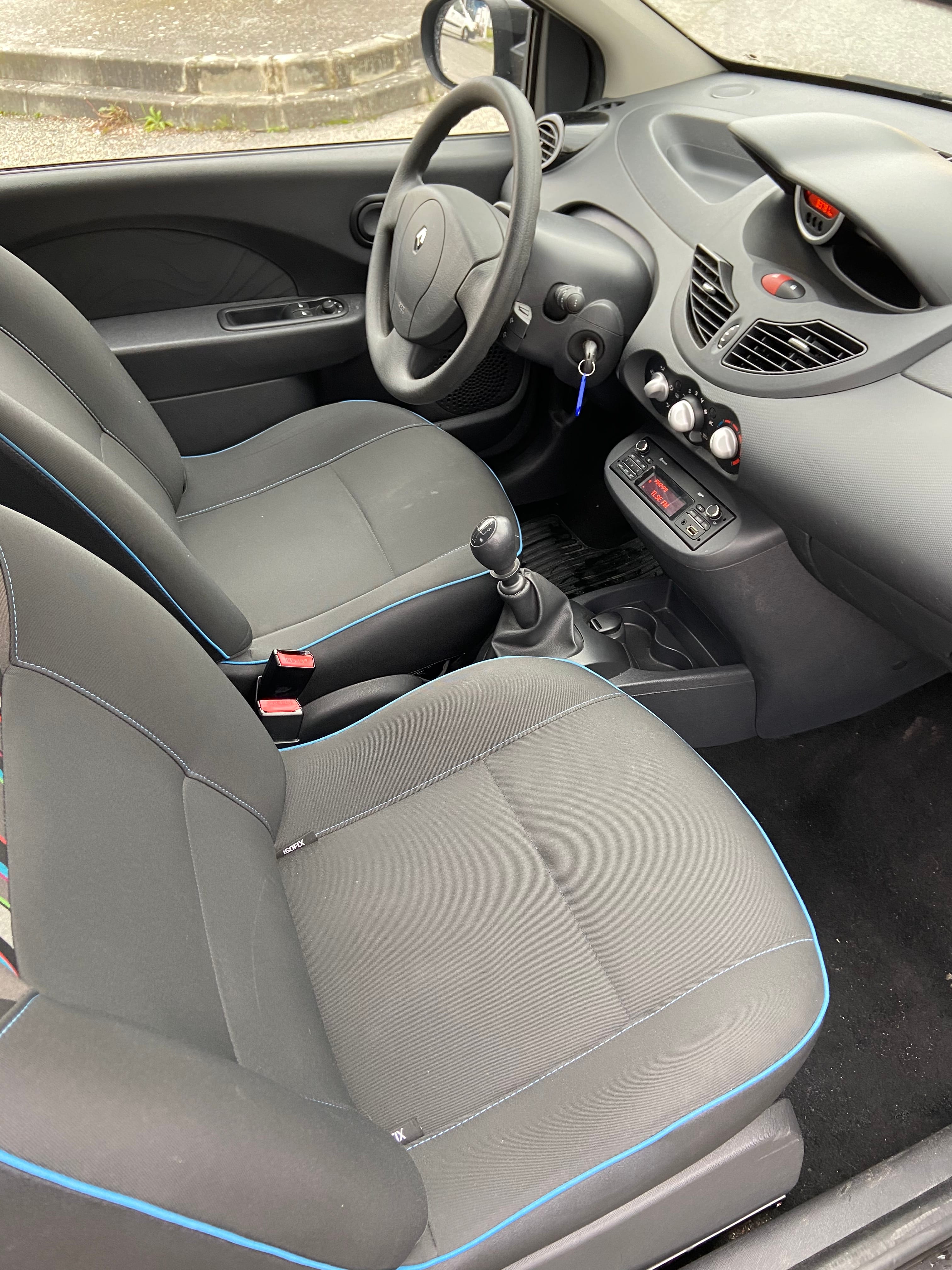 Renault Twingo (FF825HD) avec Climatisation