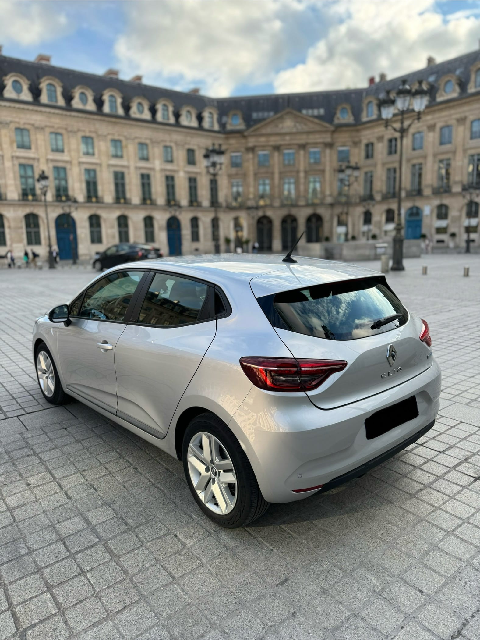 Renault Clio E-tech avec GPS