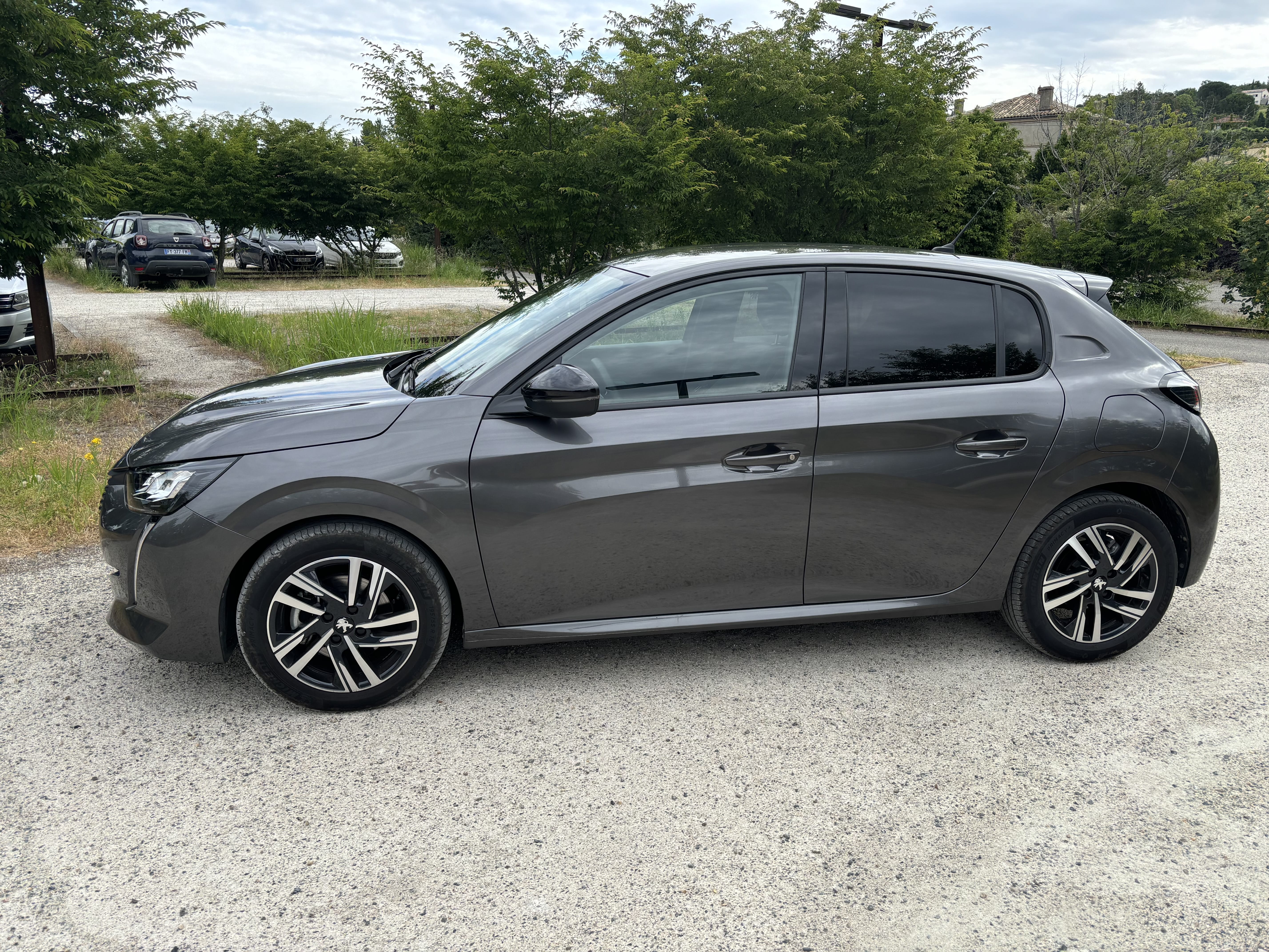 Peugeot 208 ALLURE 100CH - PARKING AEROPORT TOULOUSE-BLAGNAC avec Climatisation