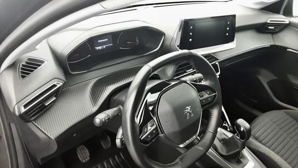 Peugeot 208 Louez la Nouvelle Peugeot 208 – Moderne, Confortable et Connectée ! avec Régulateur de vitesse