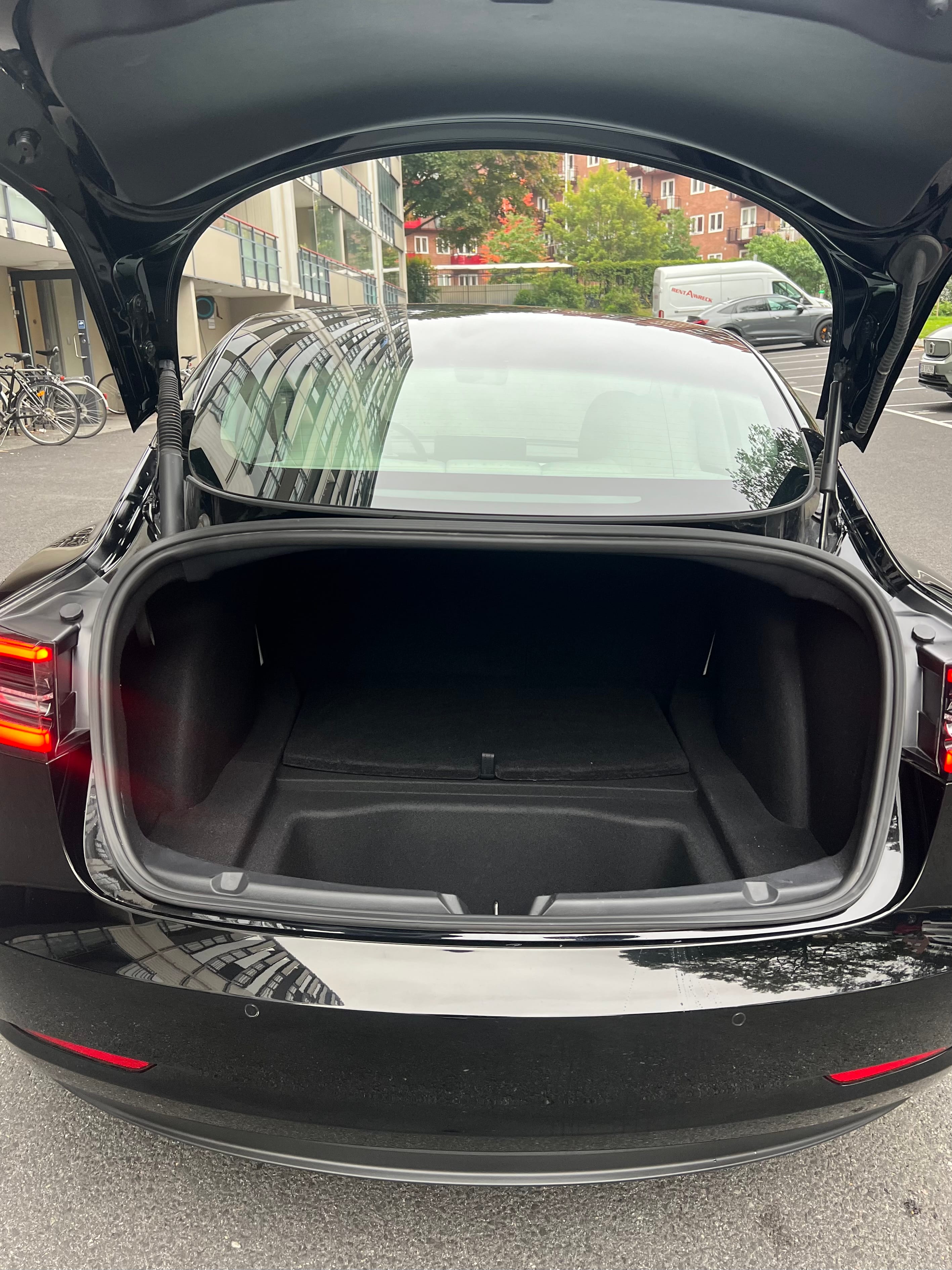 Tesla Model 3 Long Range mit 4-Rad-Antrieb