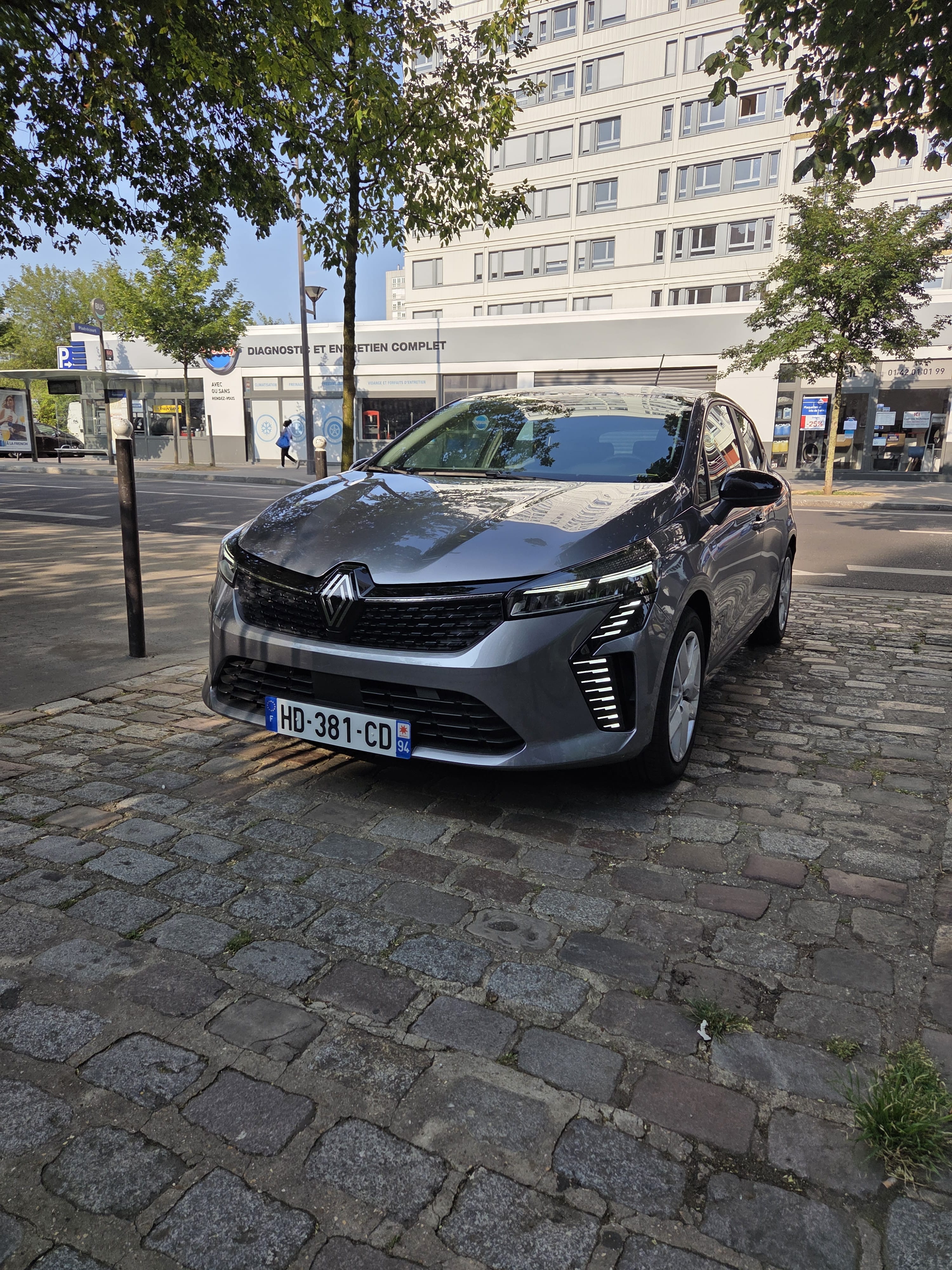 Renault Clio, 2025, Essence 95 / Électrique (hybride), automatique