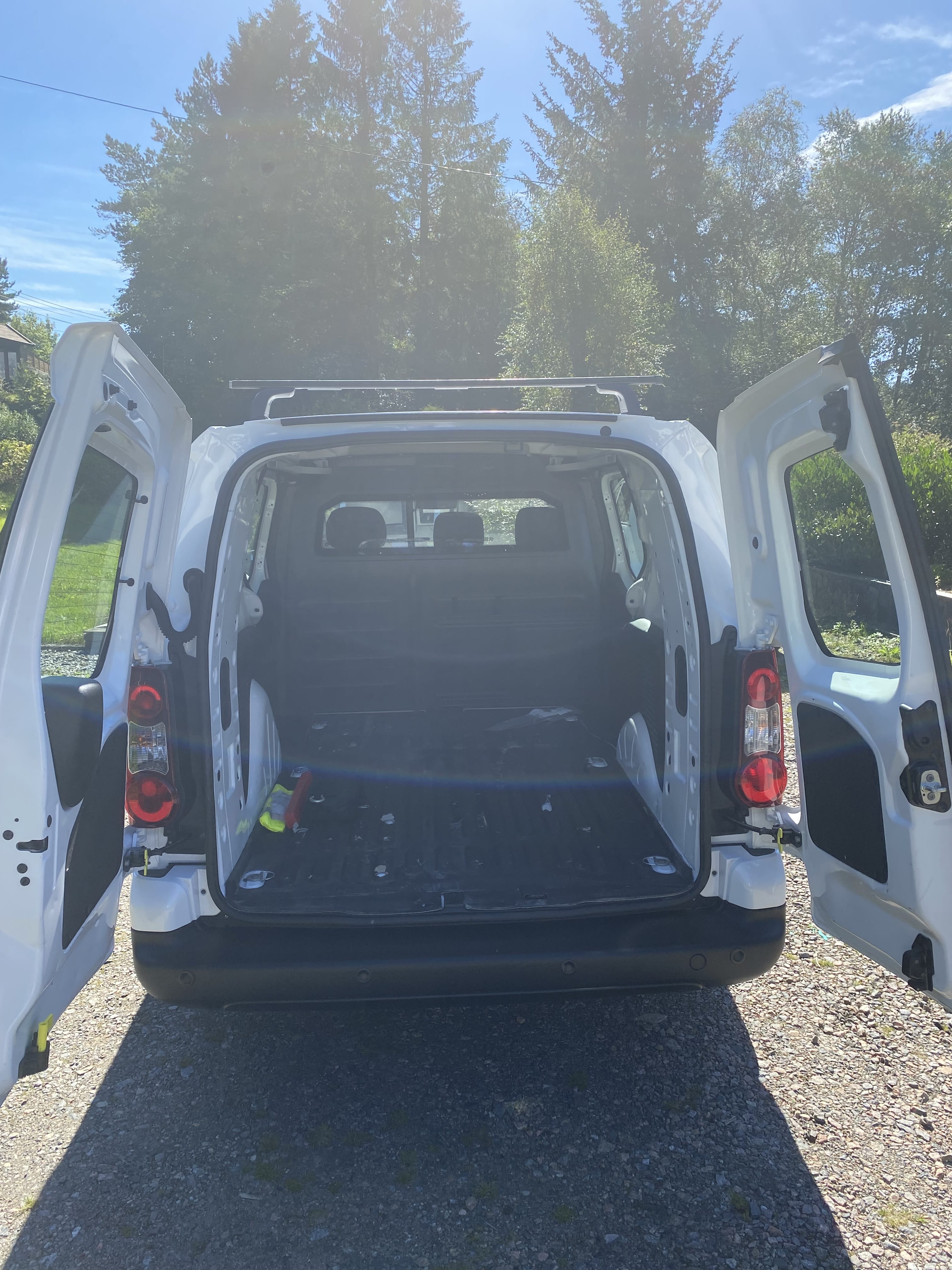 Peugeot Partner Varebil EL med GPS