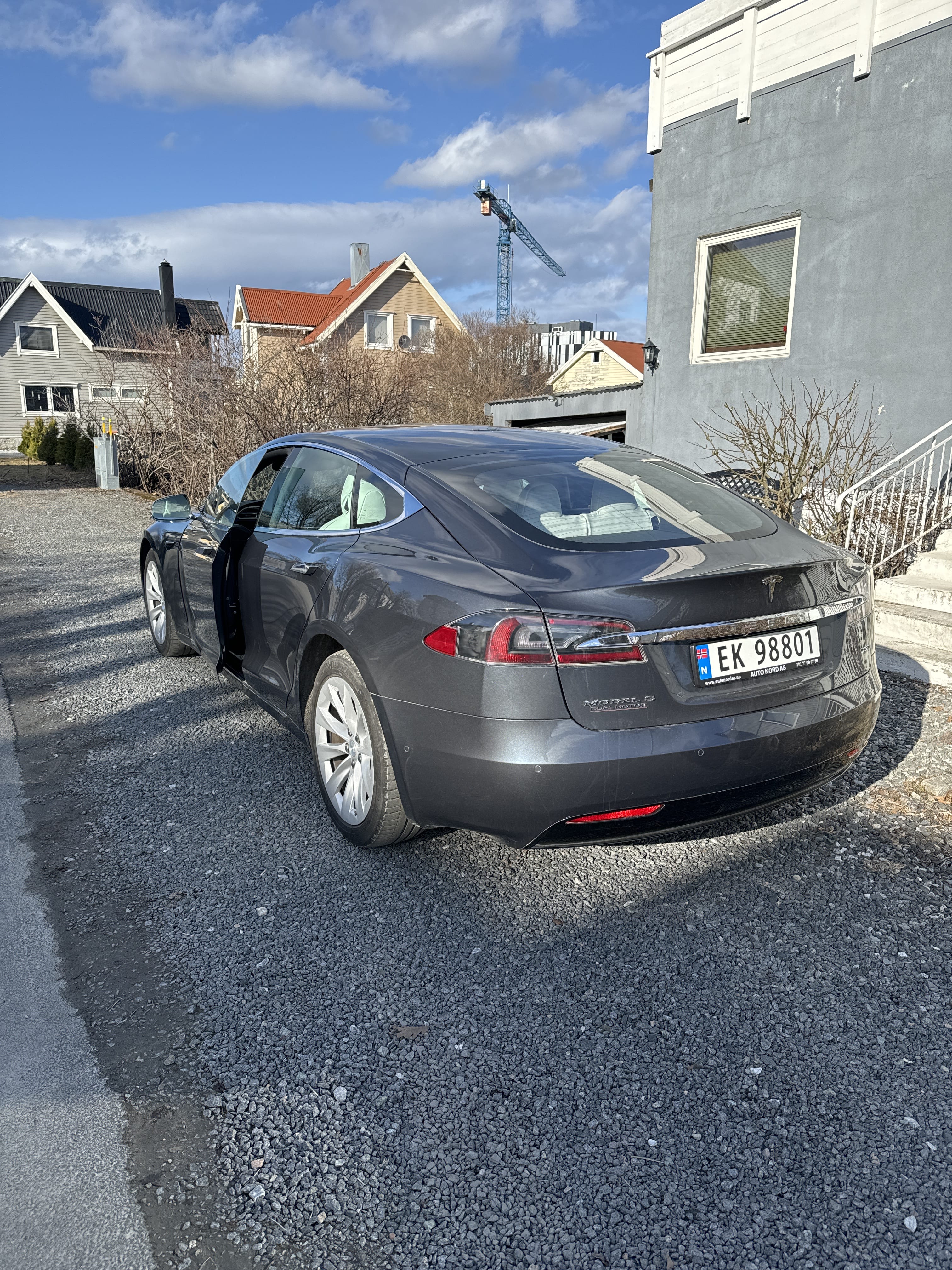Tesla Model S 75D med GPS