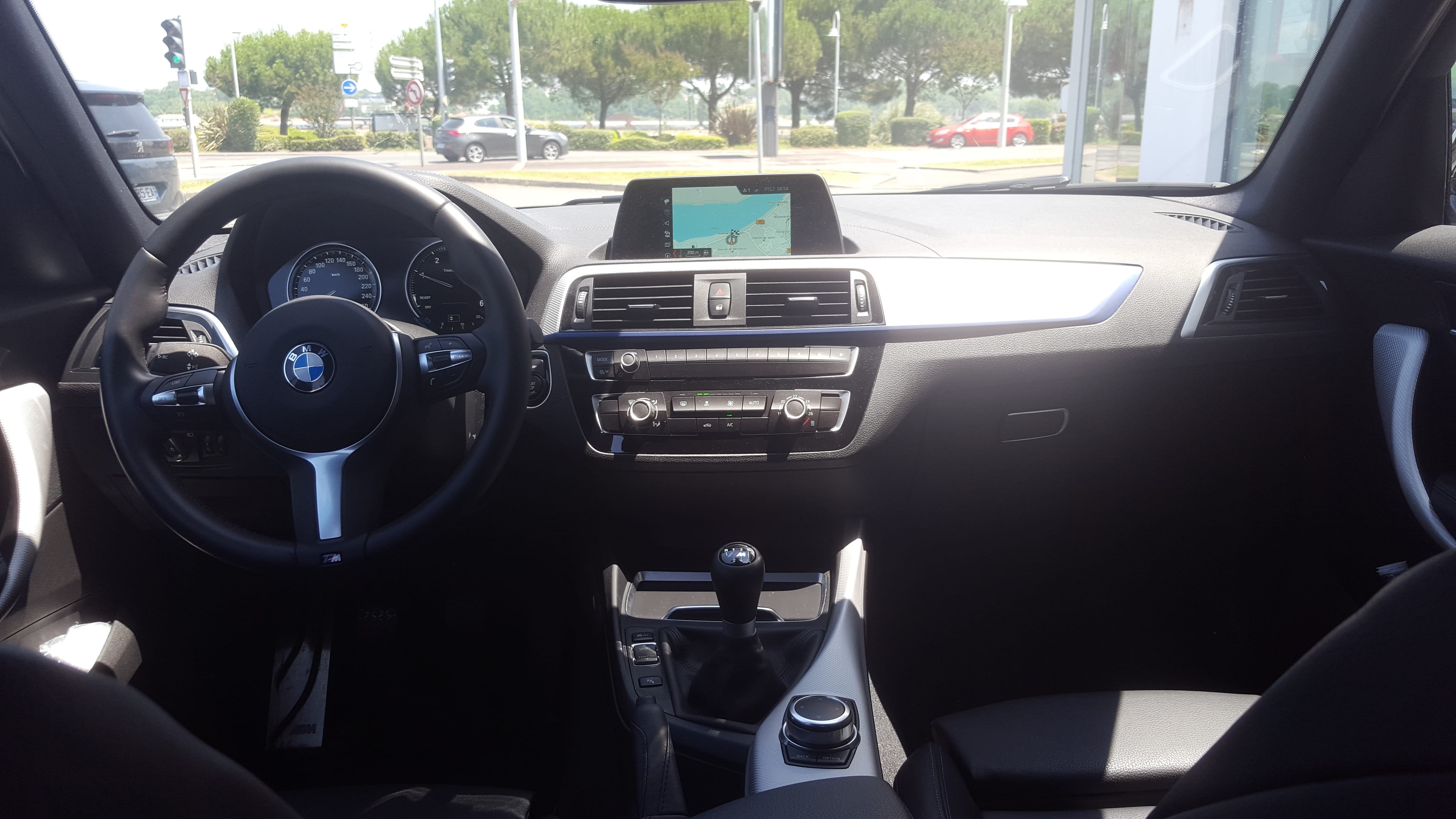 BMW Série 1 with Cruise control