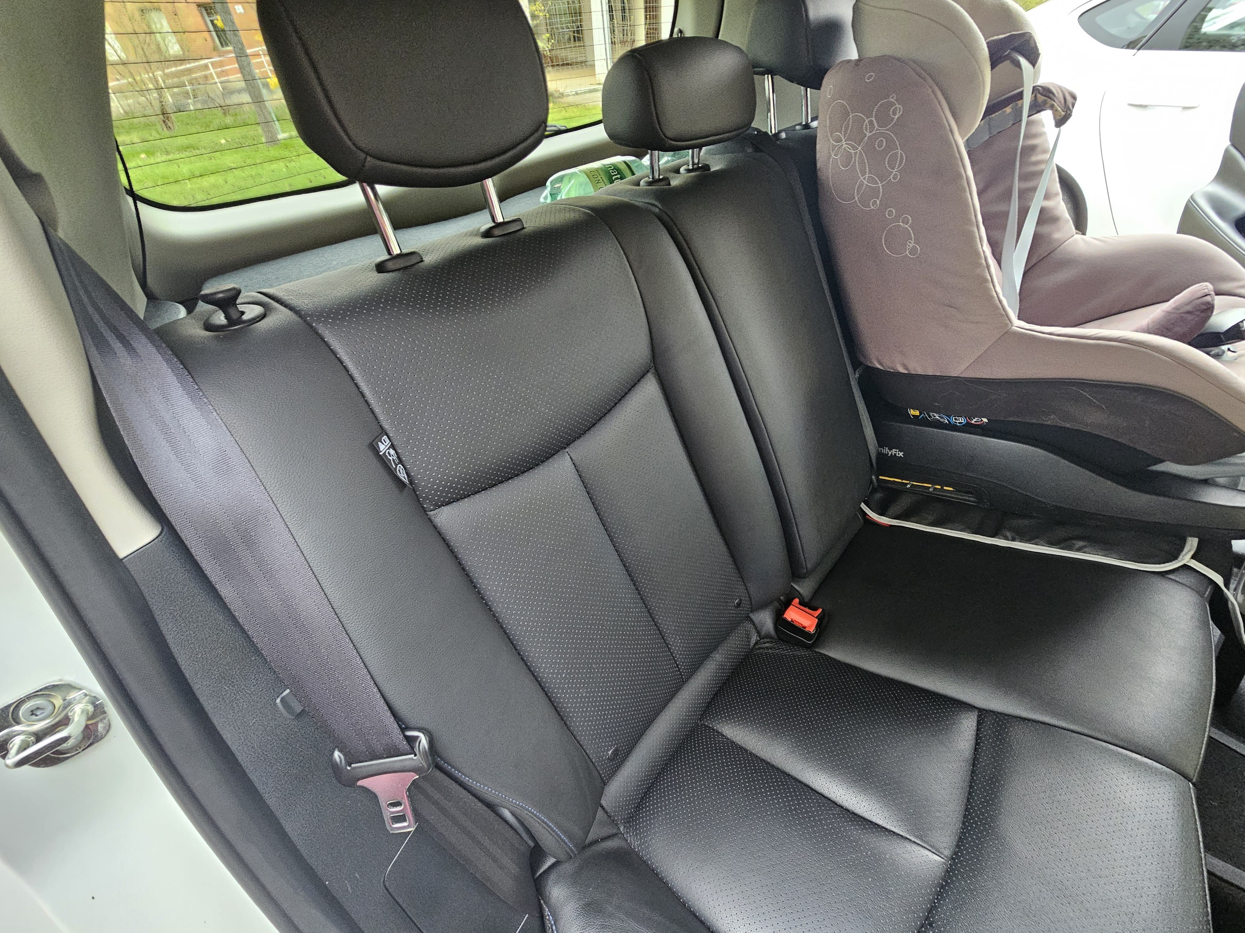Nissan Leaf con Silla infantil