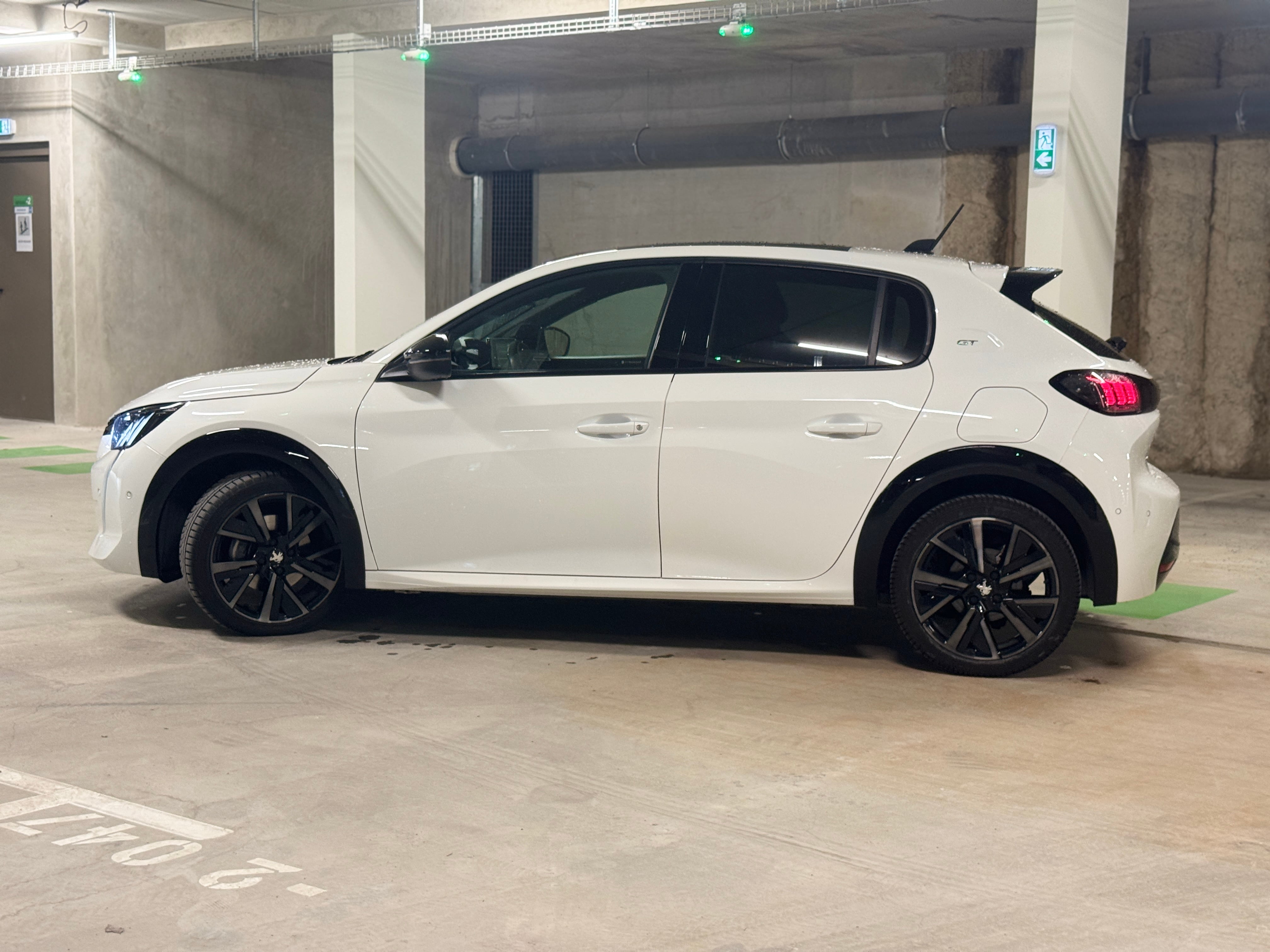 Peugeot 208 GT Line, 2023, Essence 95, automatique