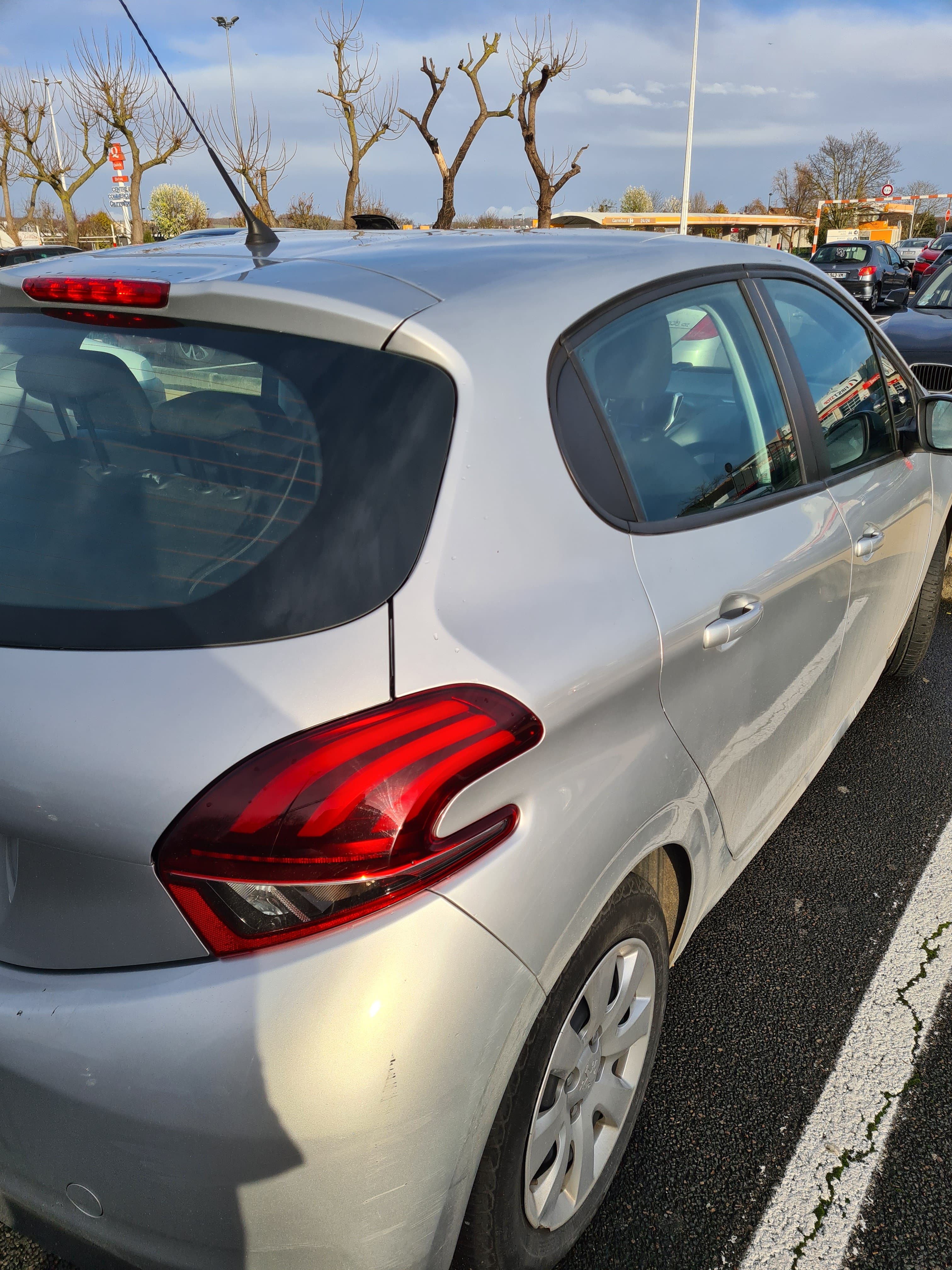 Peugeot 208 avec GPS