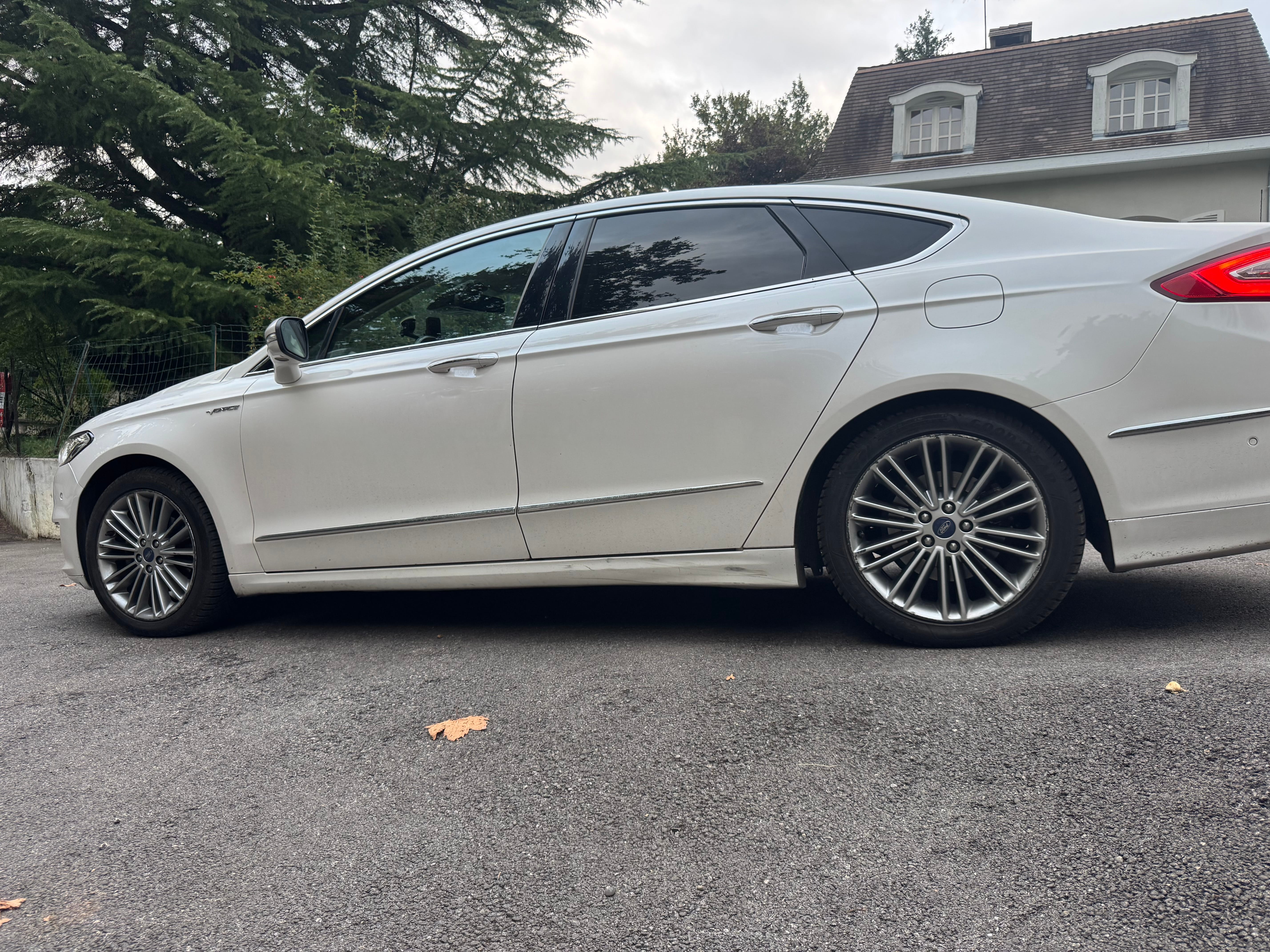 Ford Mondeo Hybride avec Climatisation