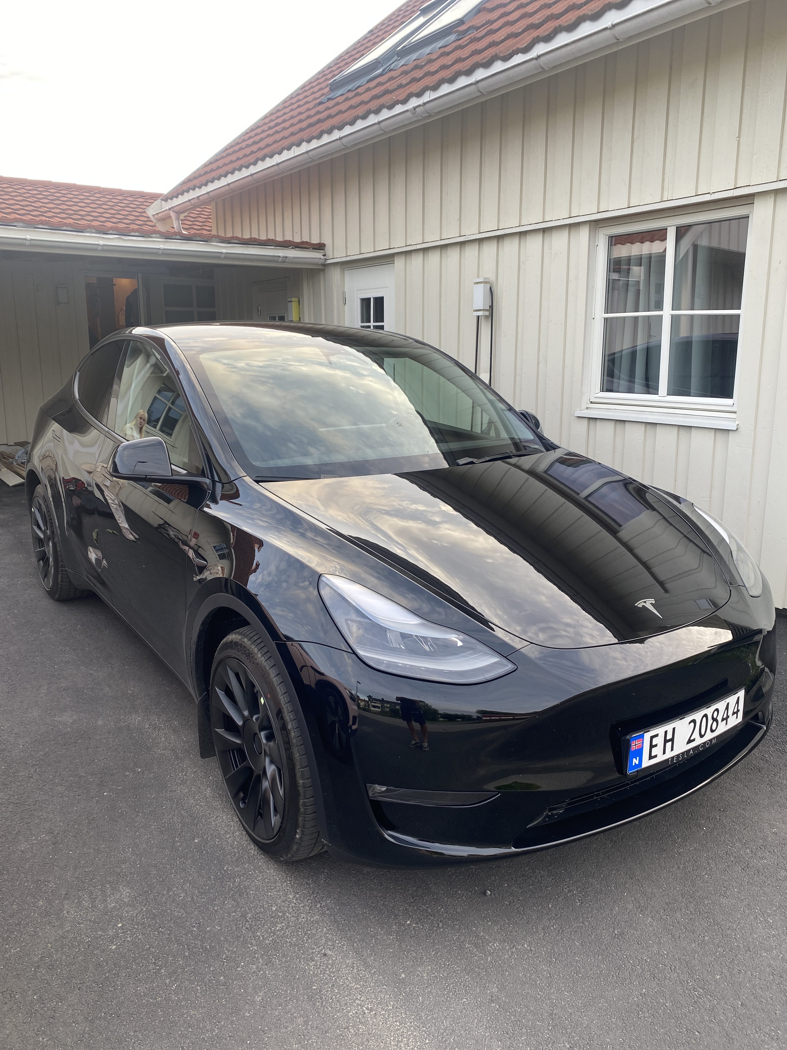 Tesla Model Y, 2023, Electric, automatic