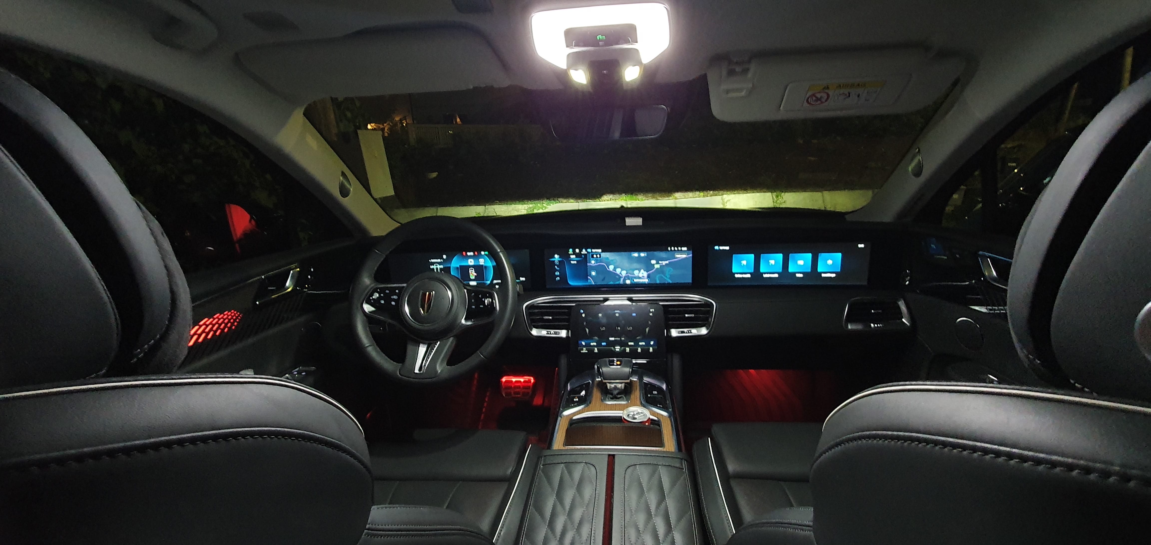 Hongqi E-HS9 med Dashcam