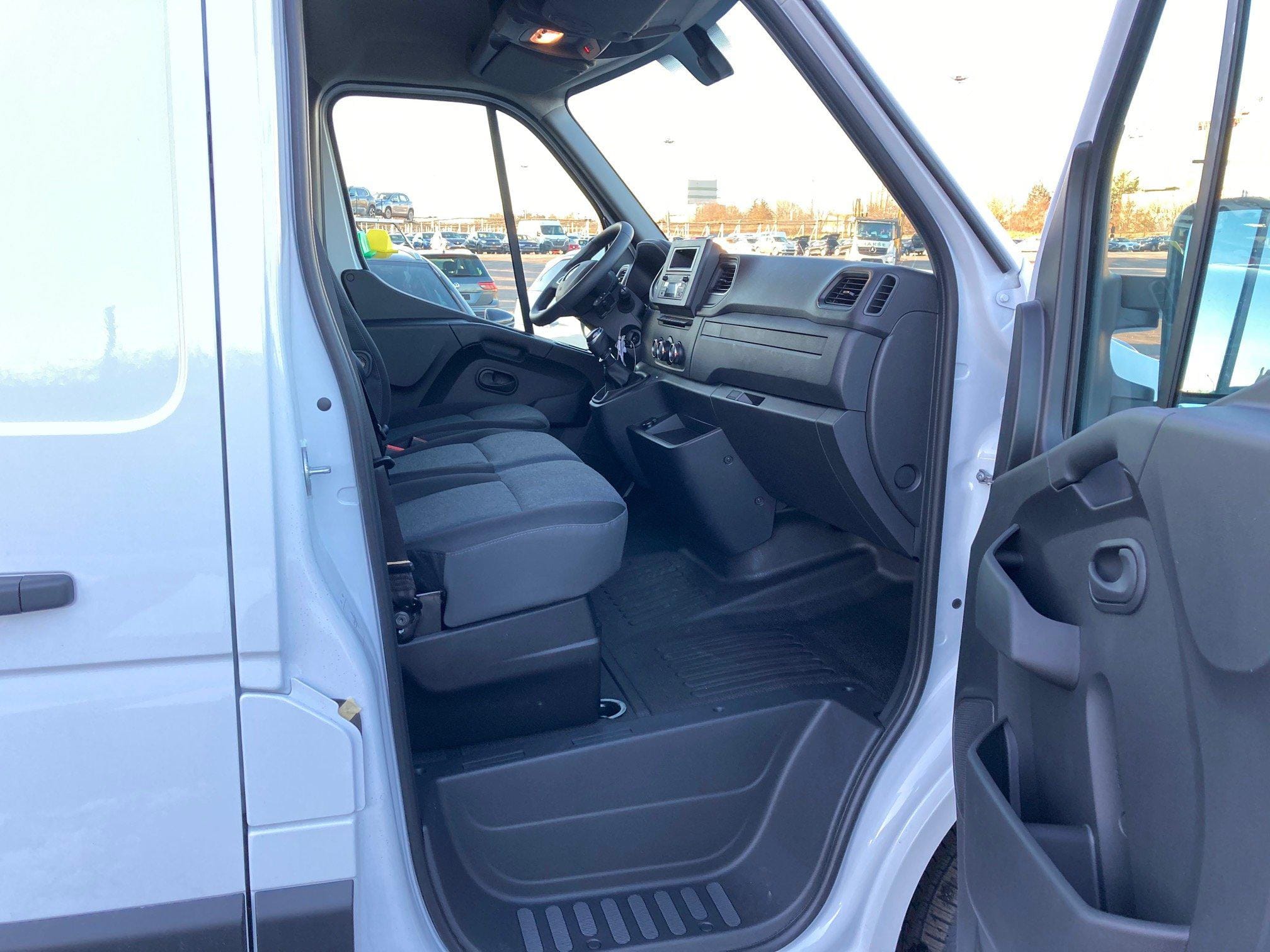 Renault Master L2H2 FA171XL avec Entrée audio / iPod