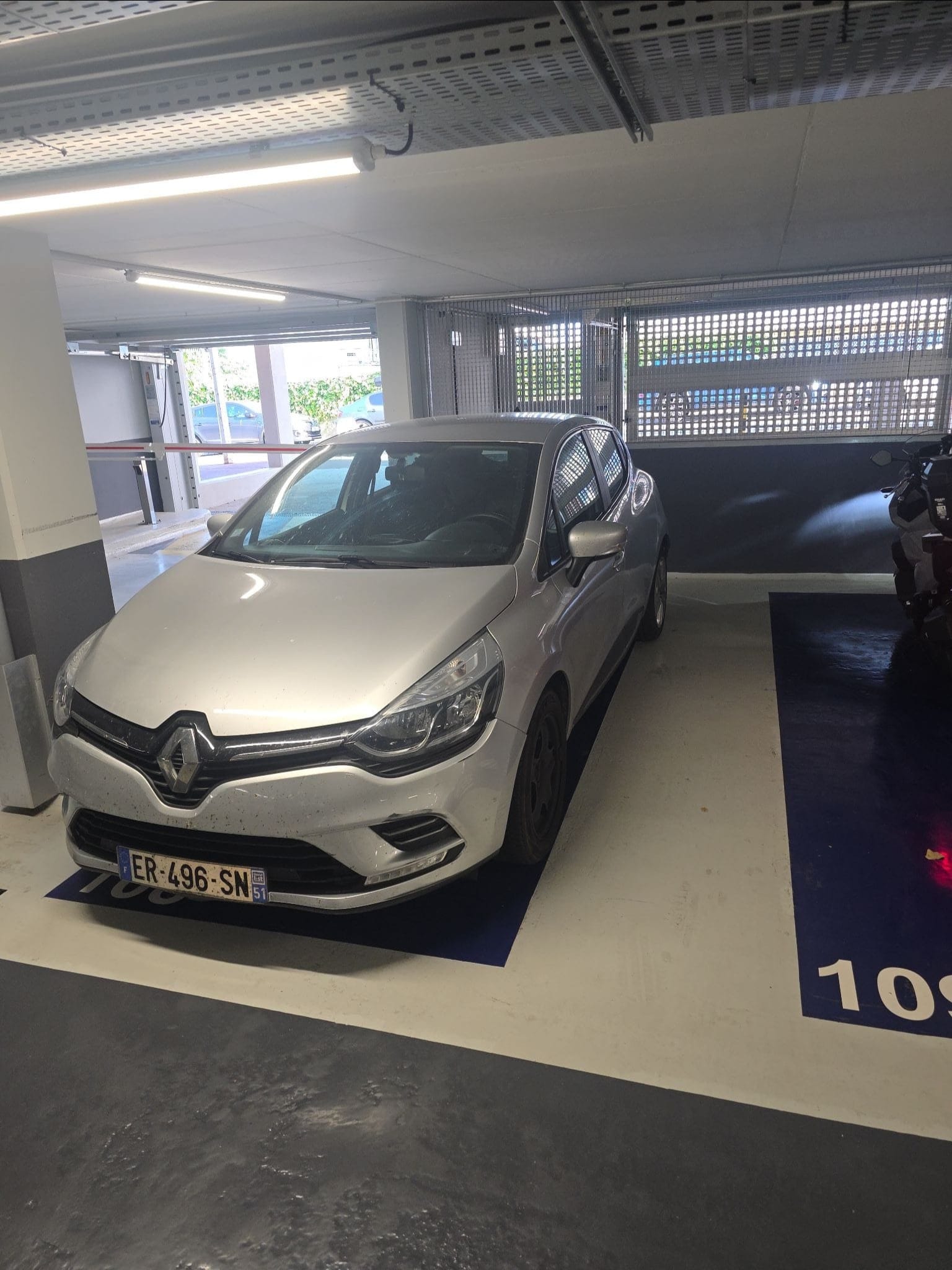 Renault Clio ER496SN avec Climatisation