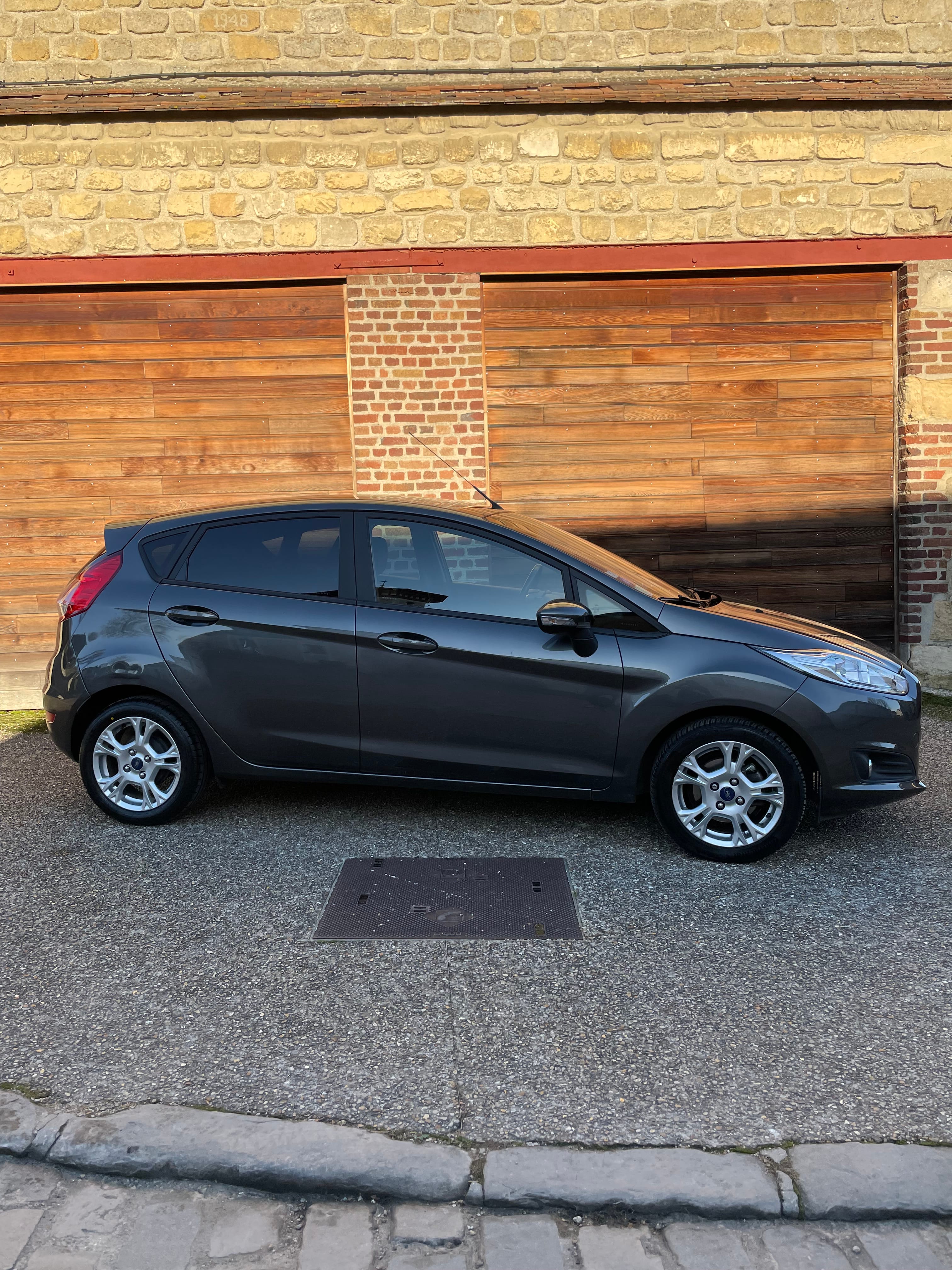 Ford Fiesta avec Climatisation