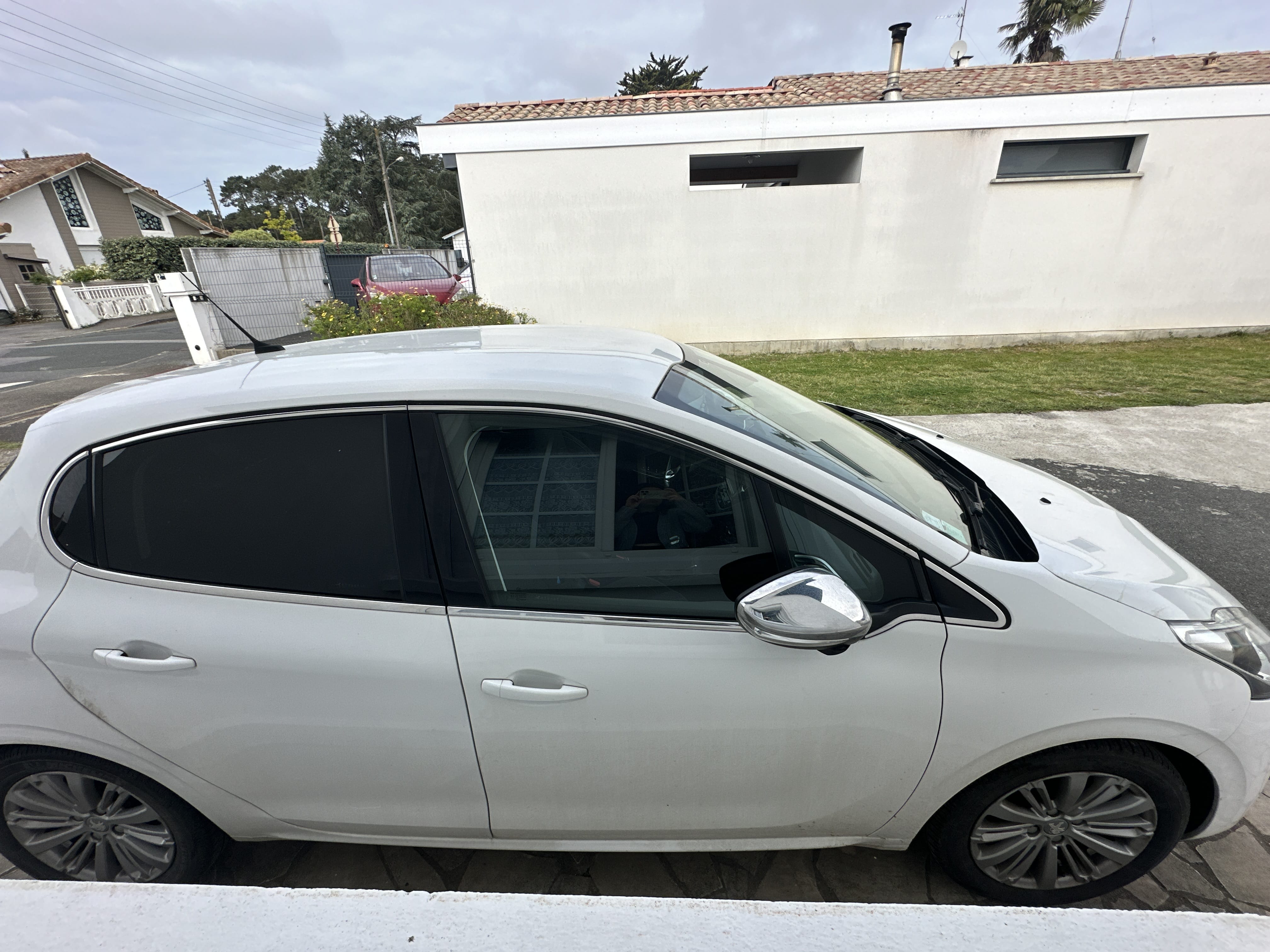 Peugeot 208, 2016, Essence 95