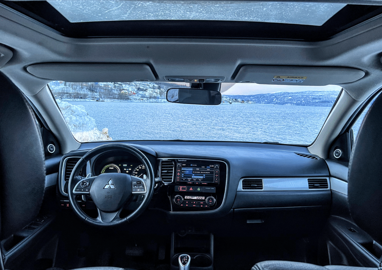 Mitsubishi Outlander Hybrid med GPS