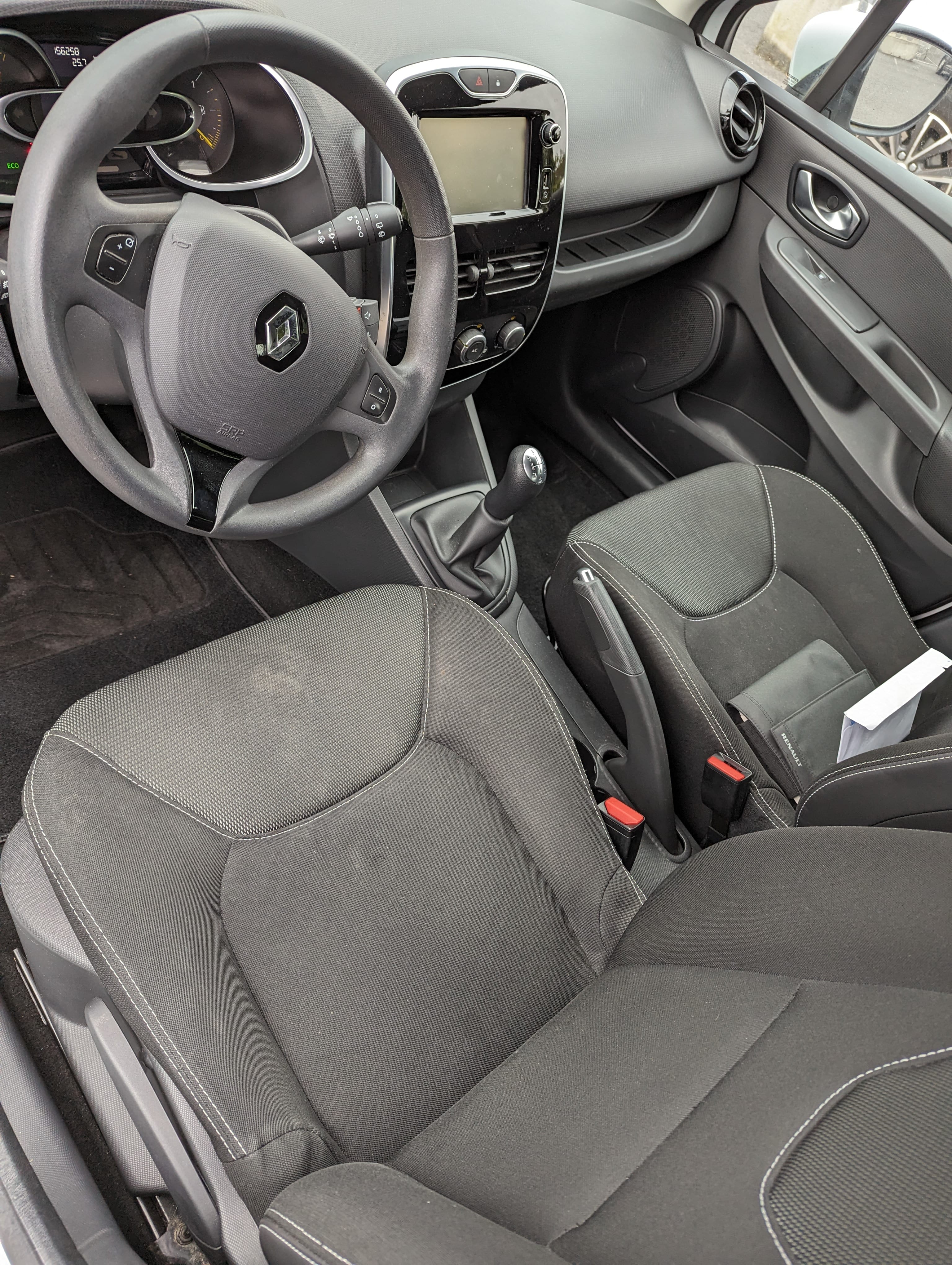 Renault Clio 2 places (commerciale) avec GPS