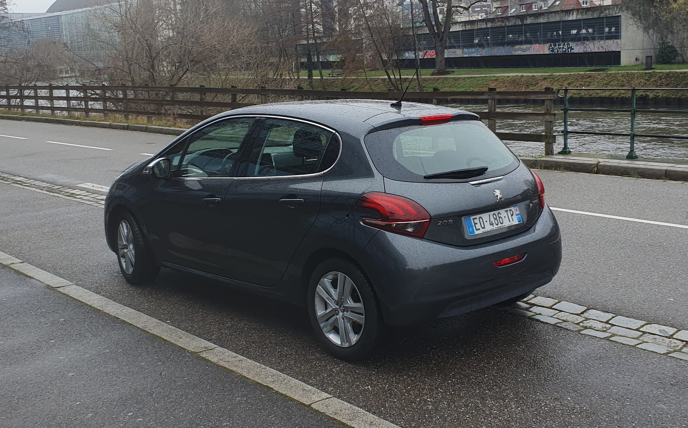Peugeot 208 Allure essence avec Régulateur de vitesse