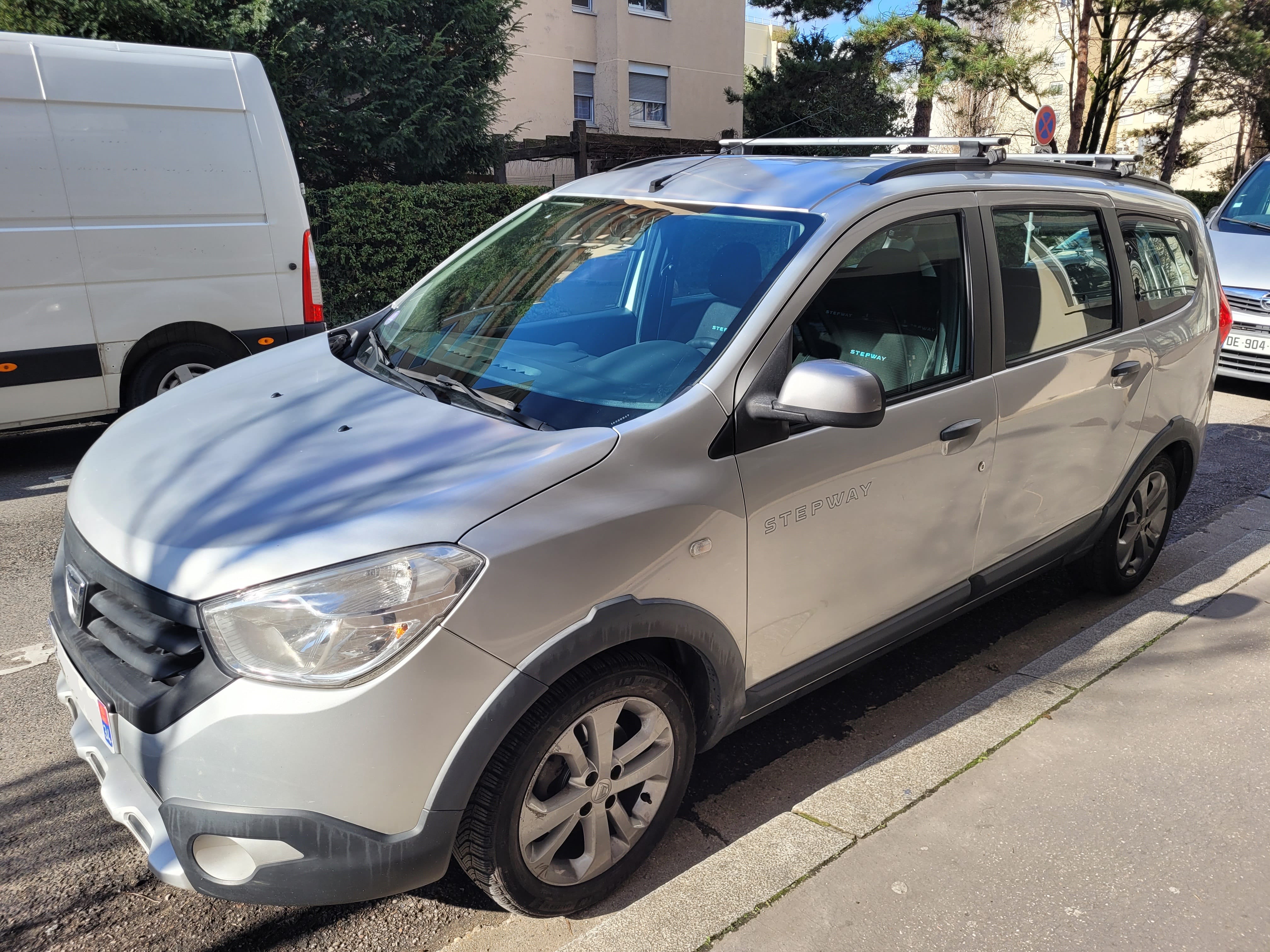 Dacia Lodgy Stepway 7 places, spacieuse et économique, Crit’Air 1, 2016, Essence 98, 7 places
