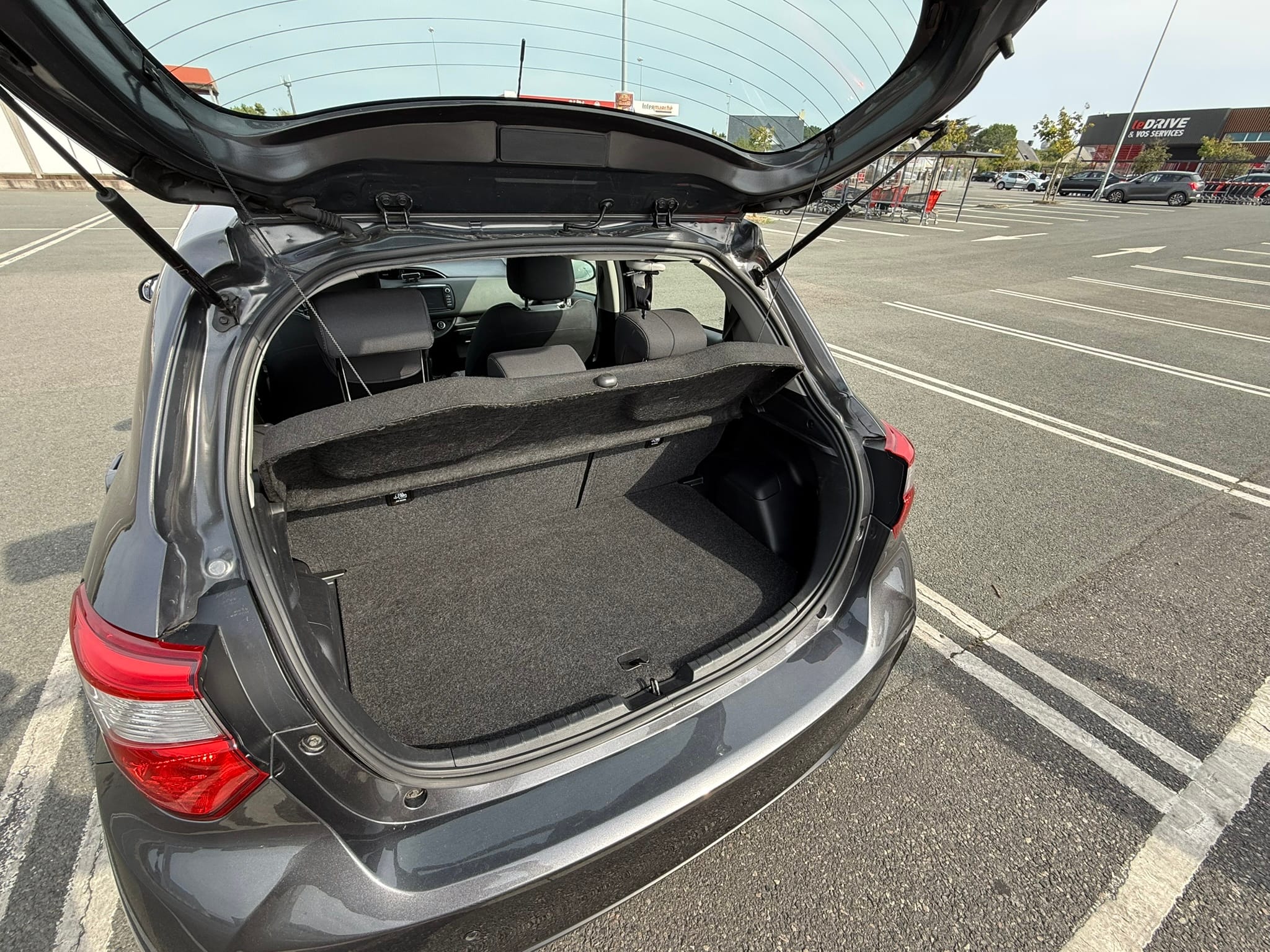 Toyota Yaris 5-Door L avec Autoradio