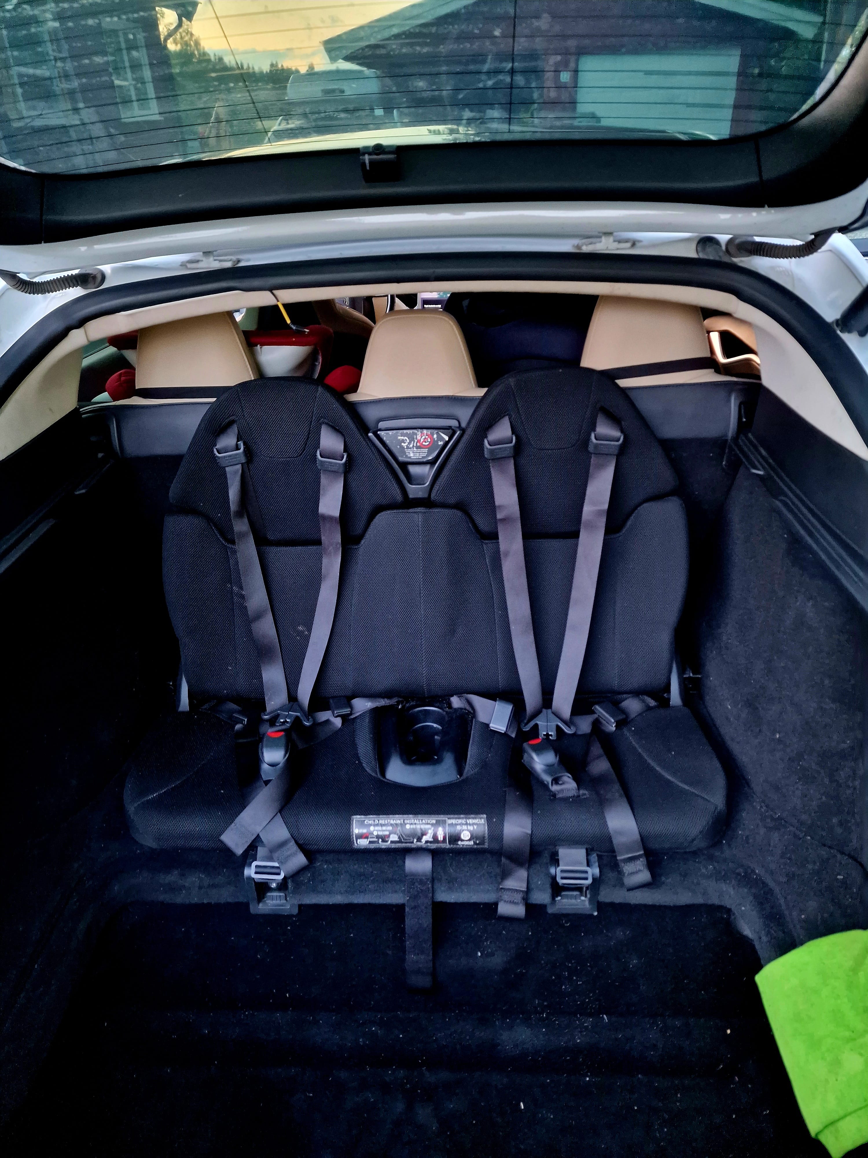 Tesla Model S 85D with Baby seat