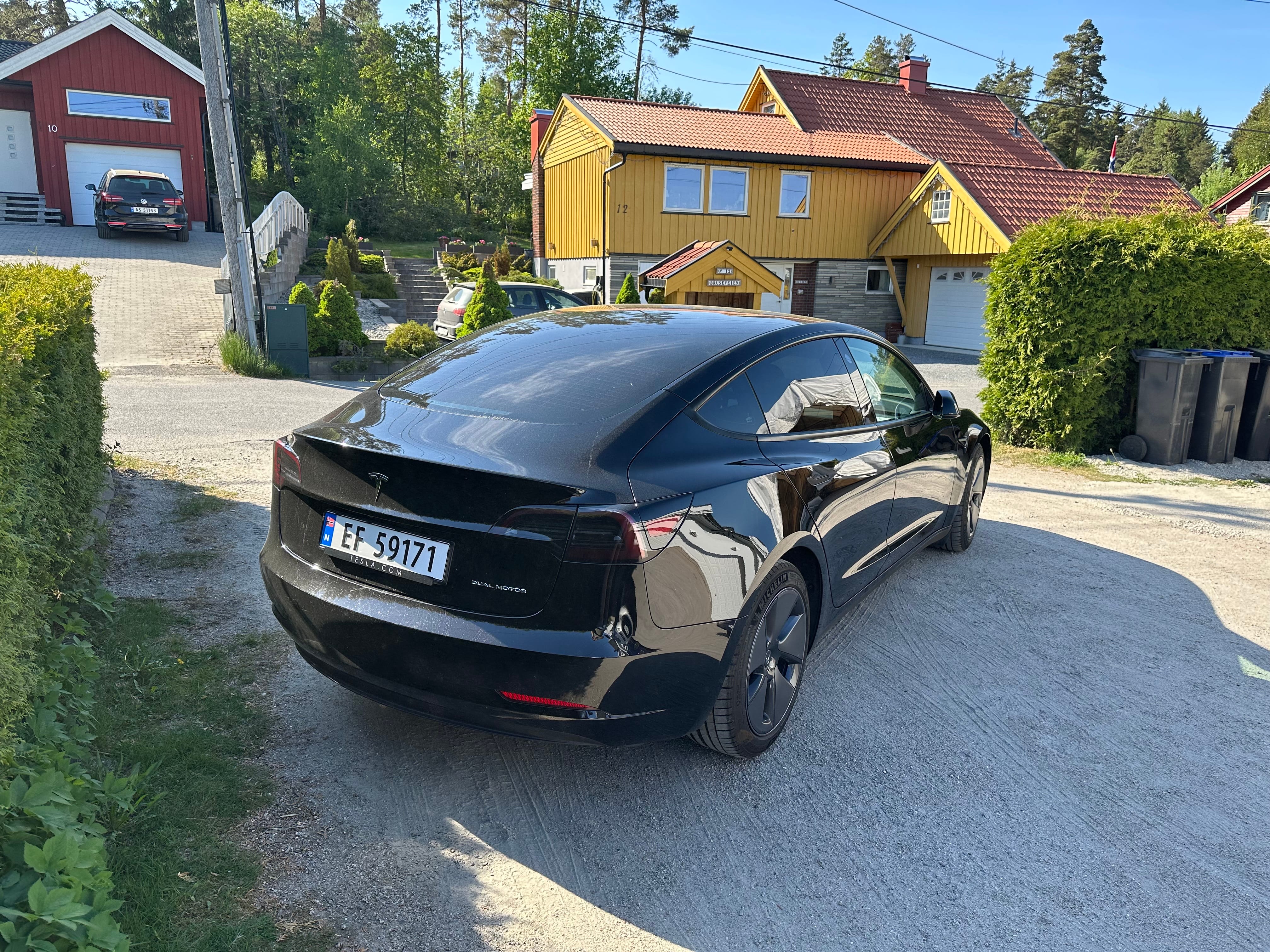 Tesla Model 3 Long Range mit Navigationsgerät