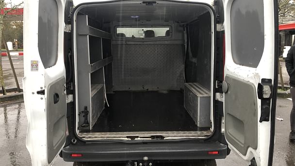 Renault Trafic (Réf BJ292) phase 2 / 115 cv Pessac / Canéjan avec Entrée audio / iPod