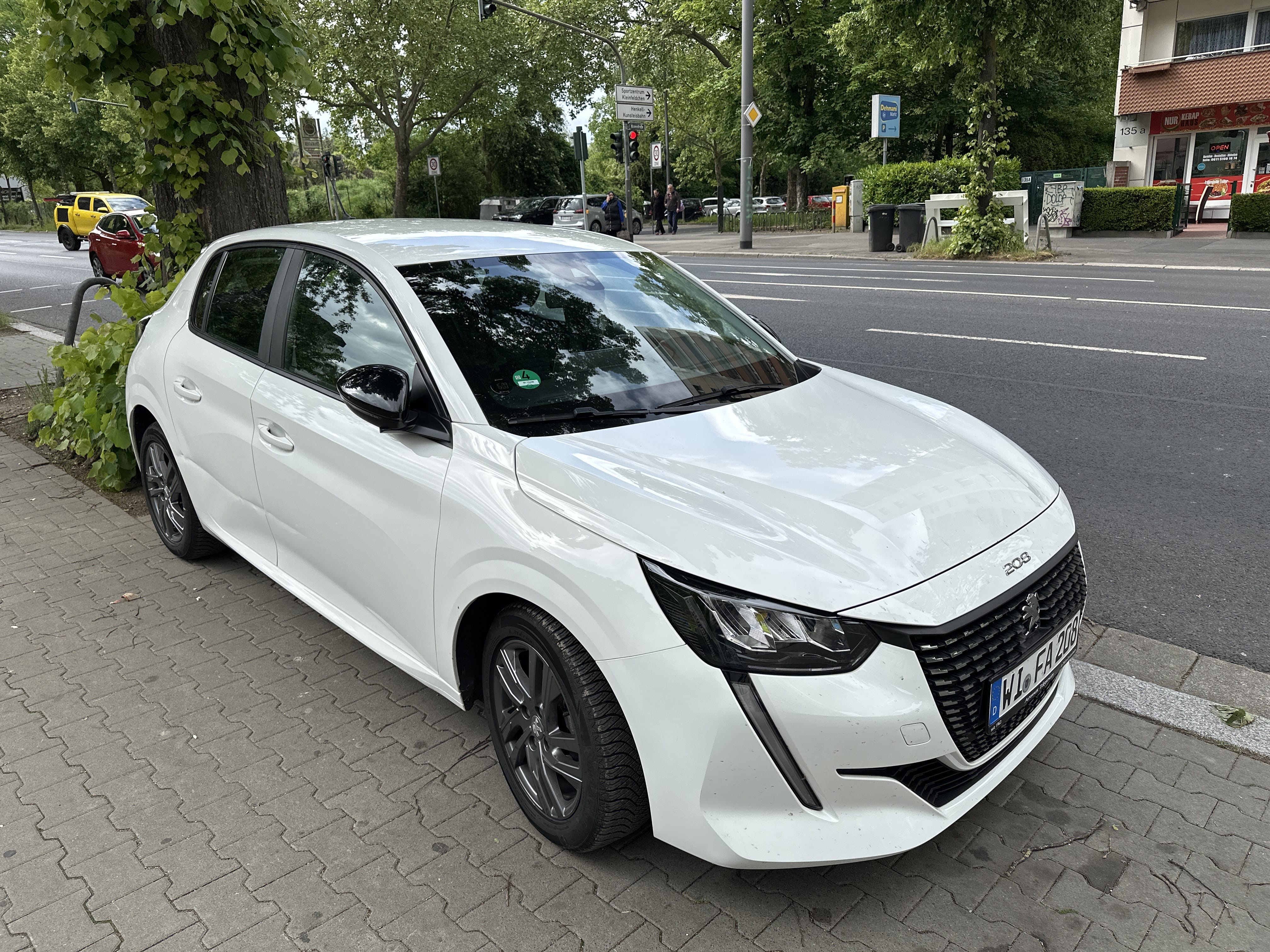 Peugeot 208 1.2 PureTech 75, 2022, Super 95