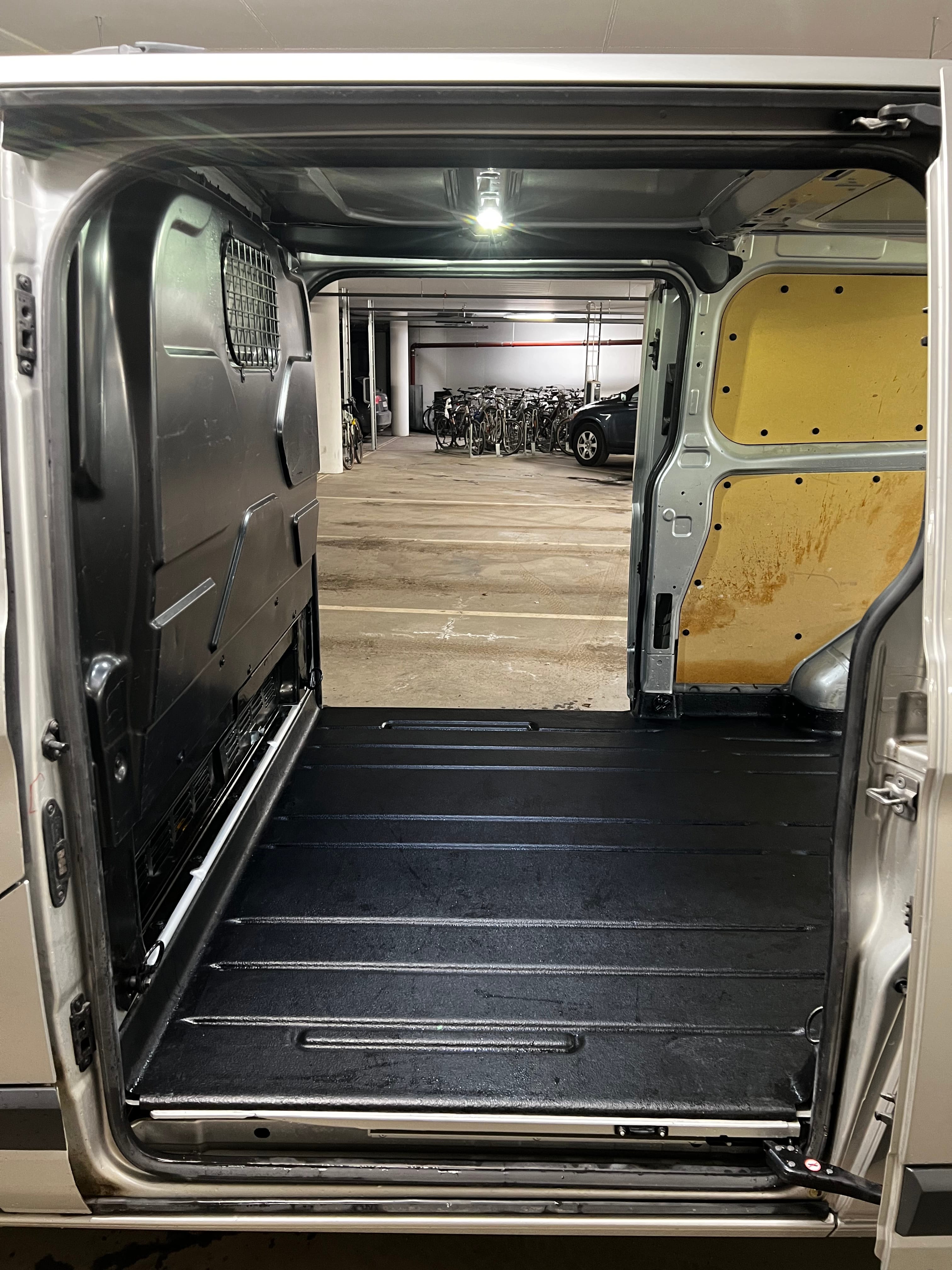Ford Transit Custom Varebil mit Autoradio
