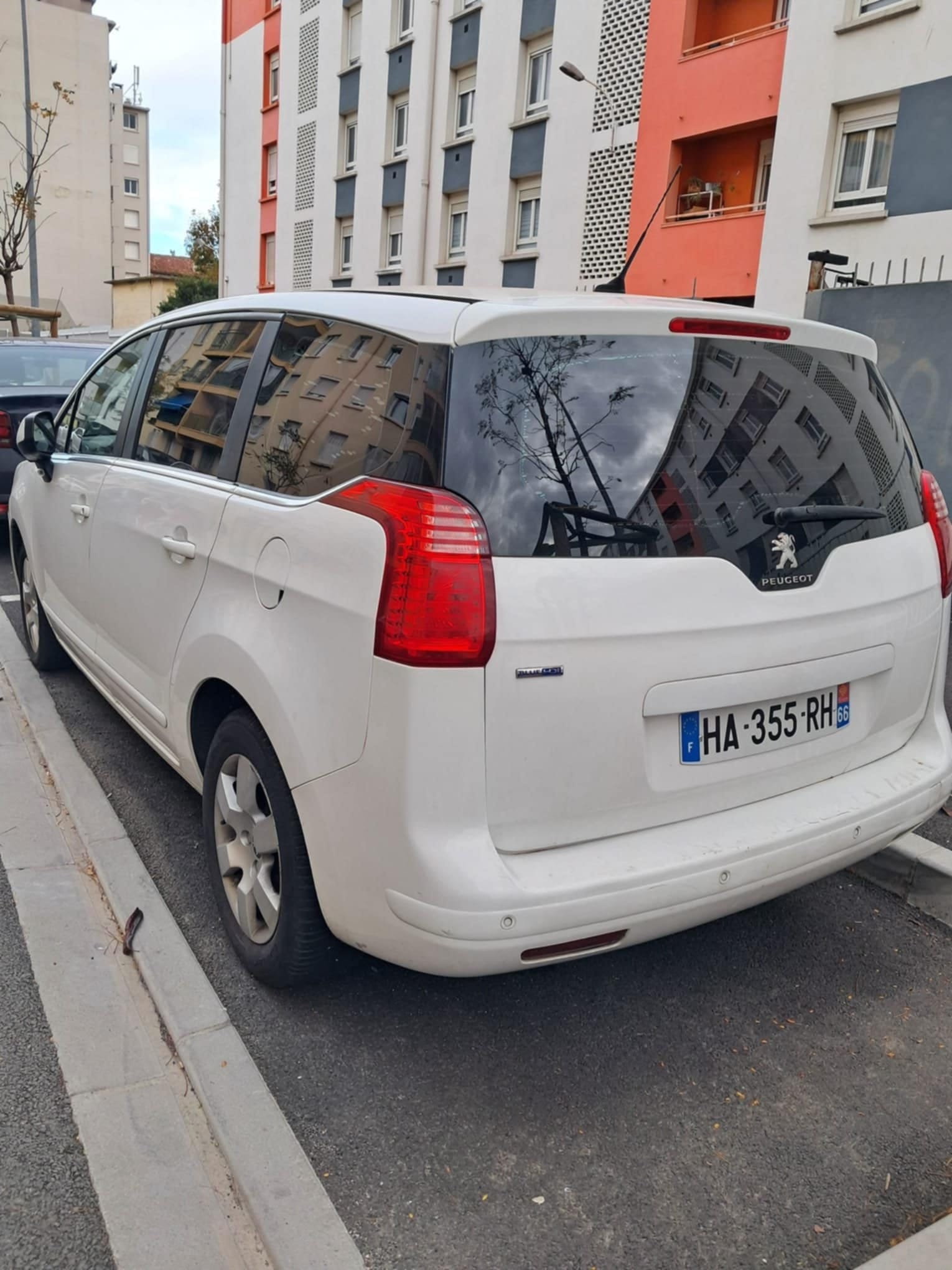 Peugeot 5008 2.0 blue hdi avec Siège bébé