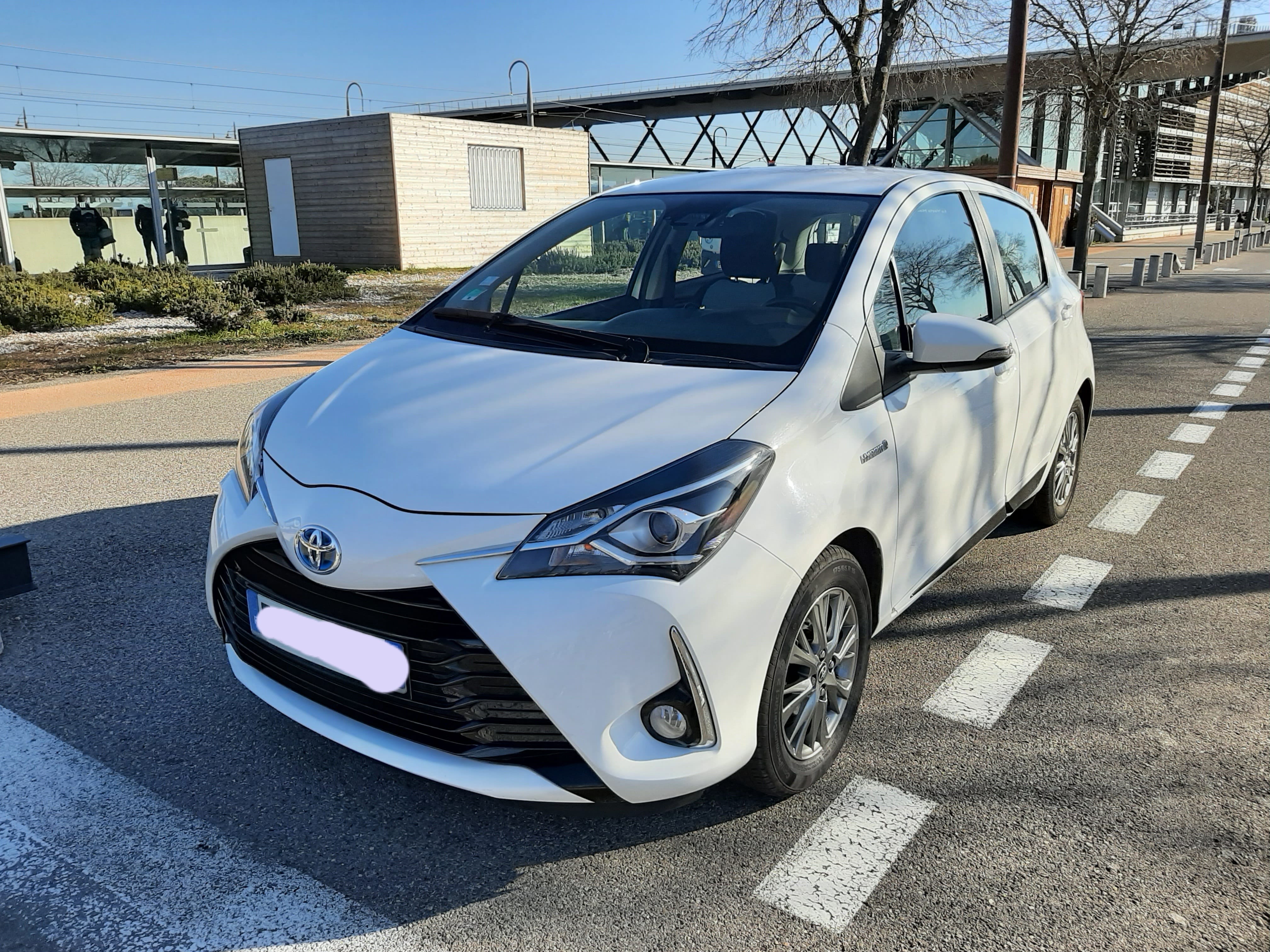 Toyota Yaris Hybride, 2017, Essence 95 / Électrique (hybride), automatique