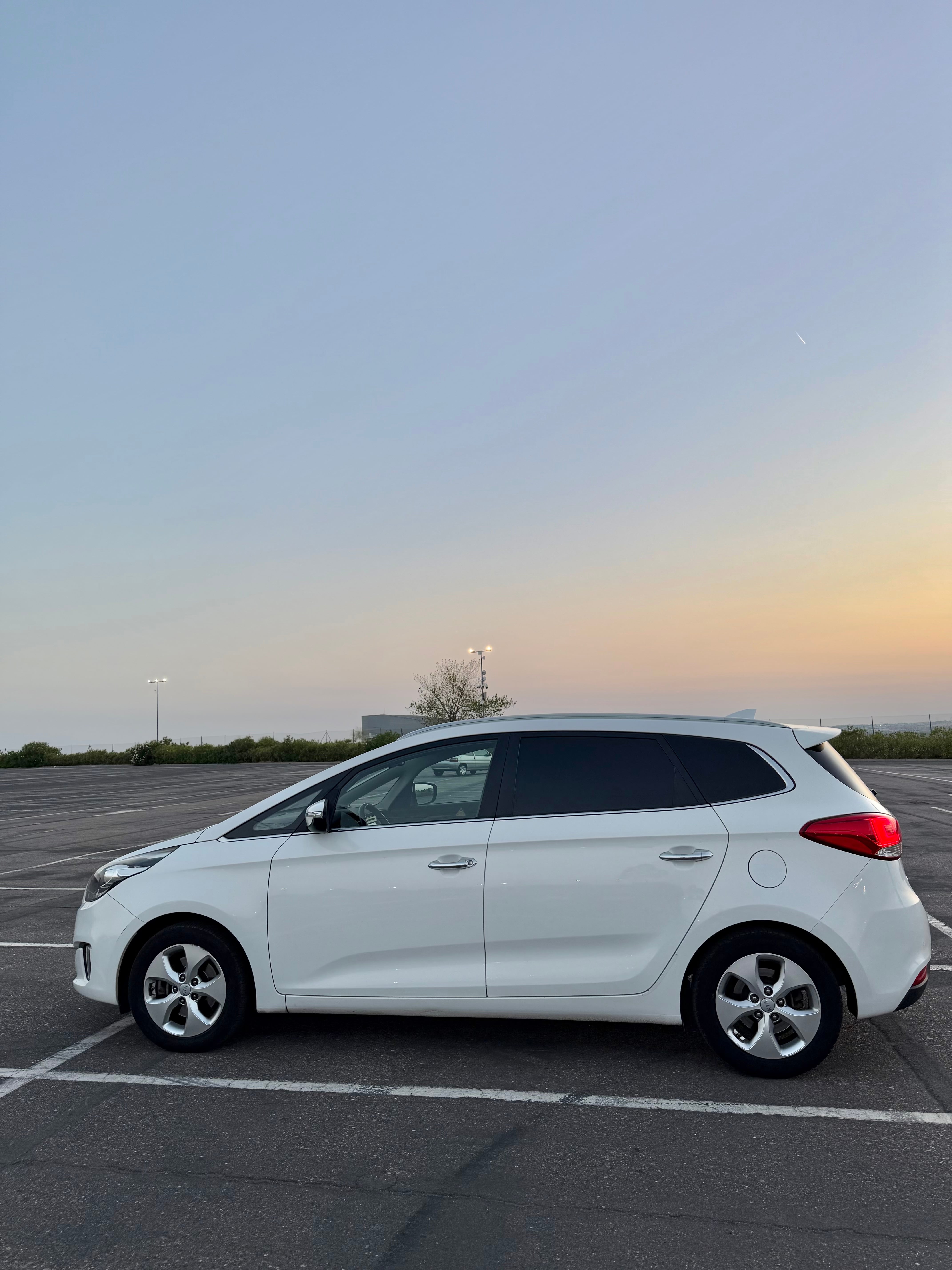 Kia Carens 1.6 GDI with Air conditioning