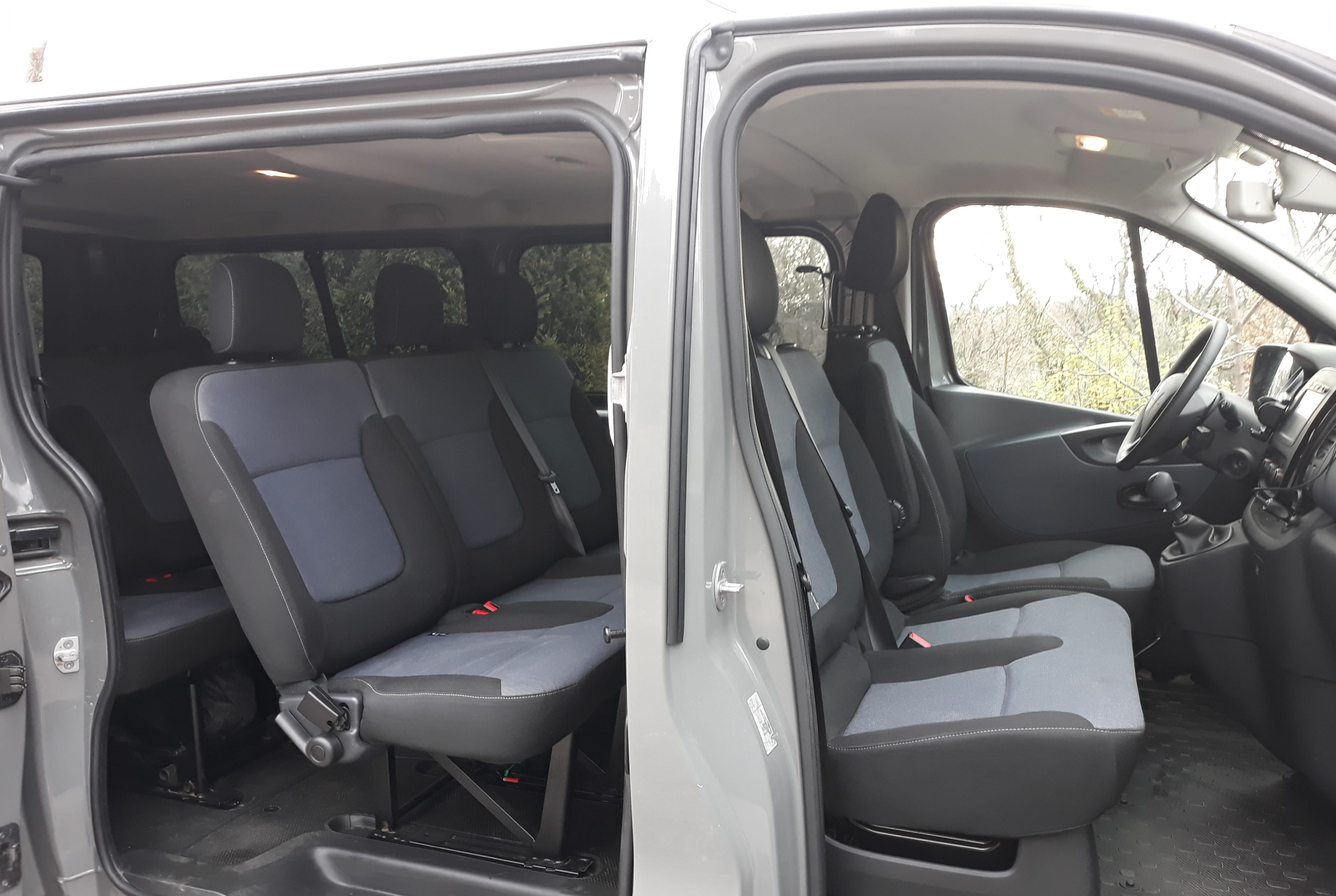 Opel Vivaro Combi avec Siège bébé