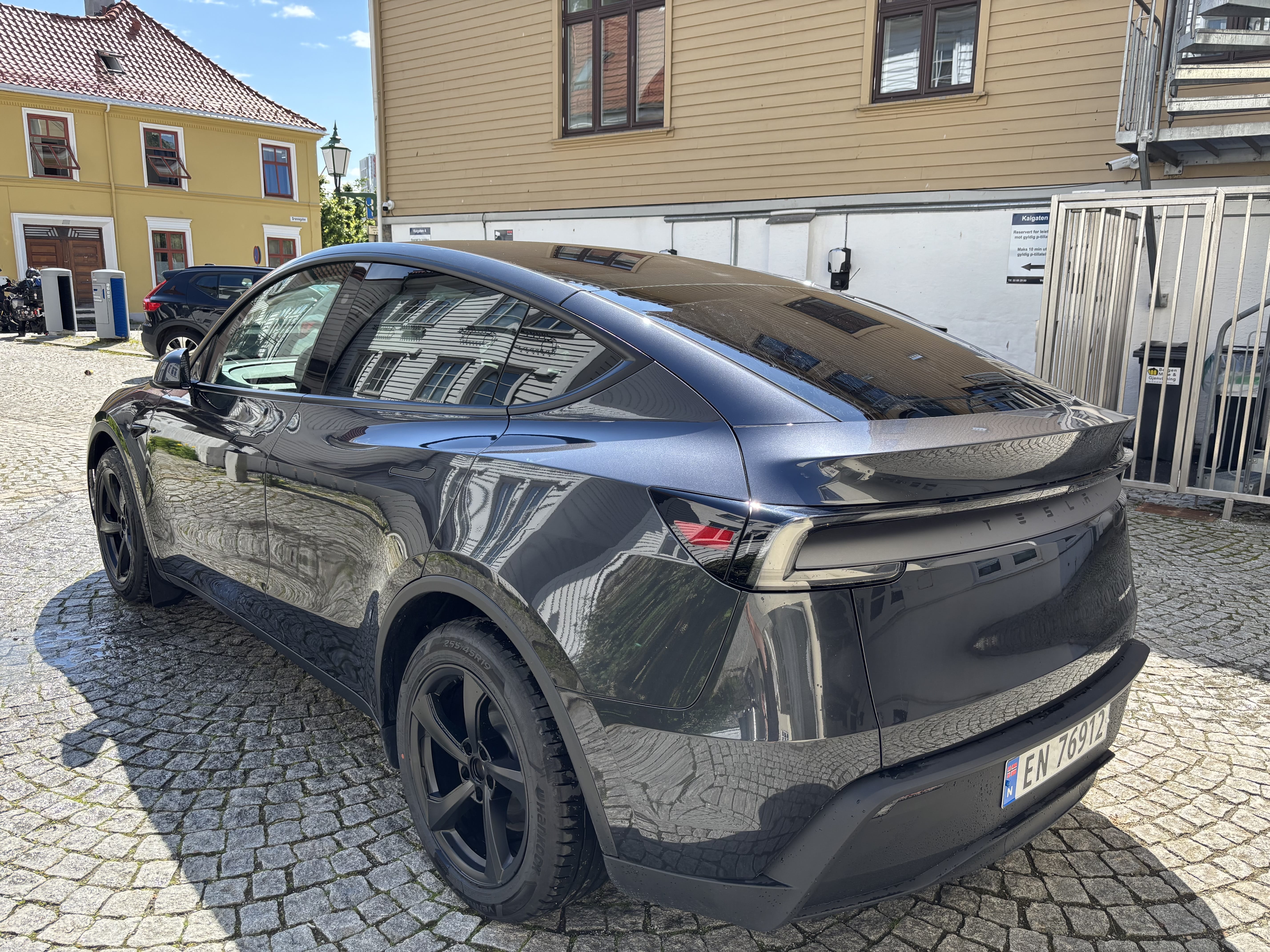Tesla Model Y Long Range med GPS