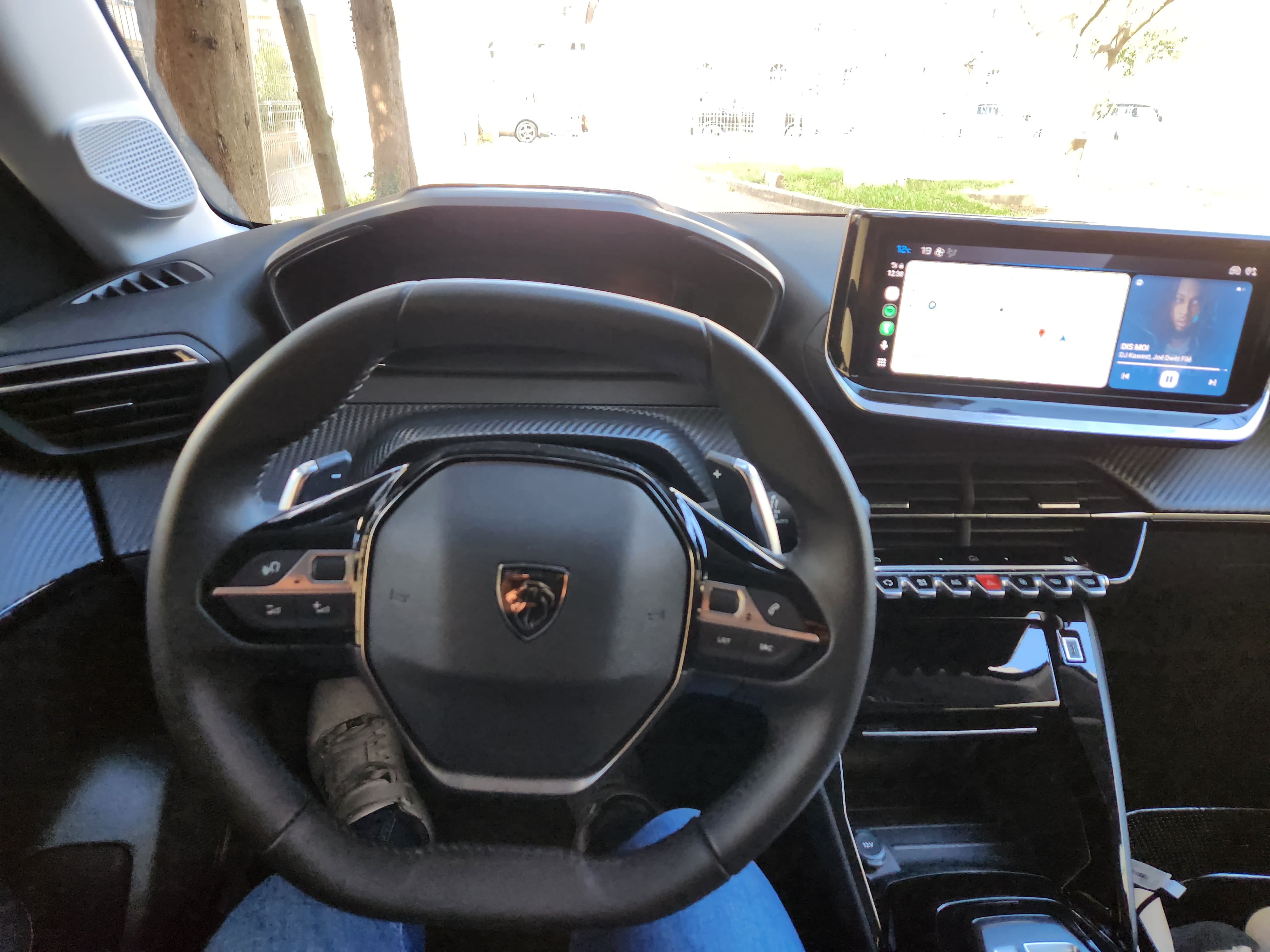 Peugeot 208 avec GPS