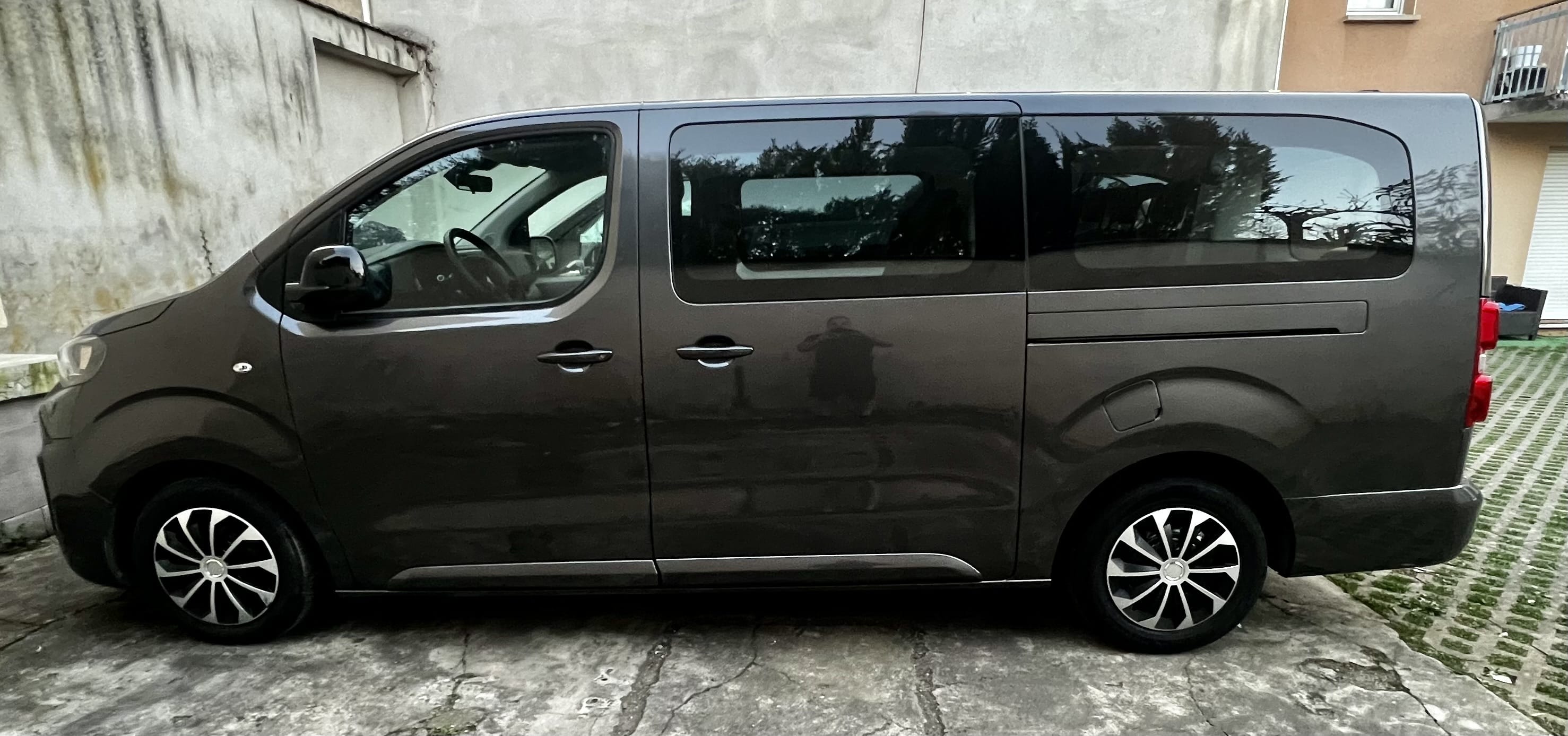 Peugeot Traveller 9 places avec Climatisation