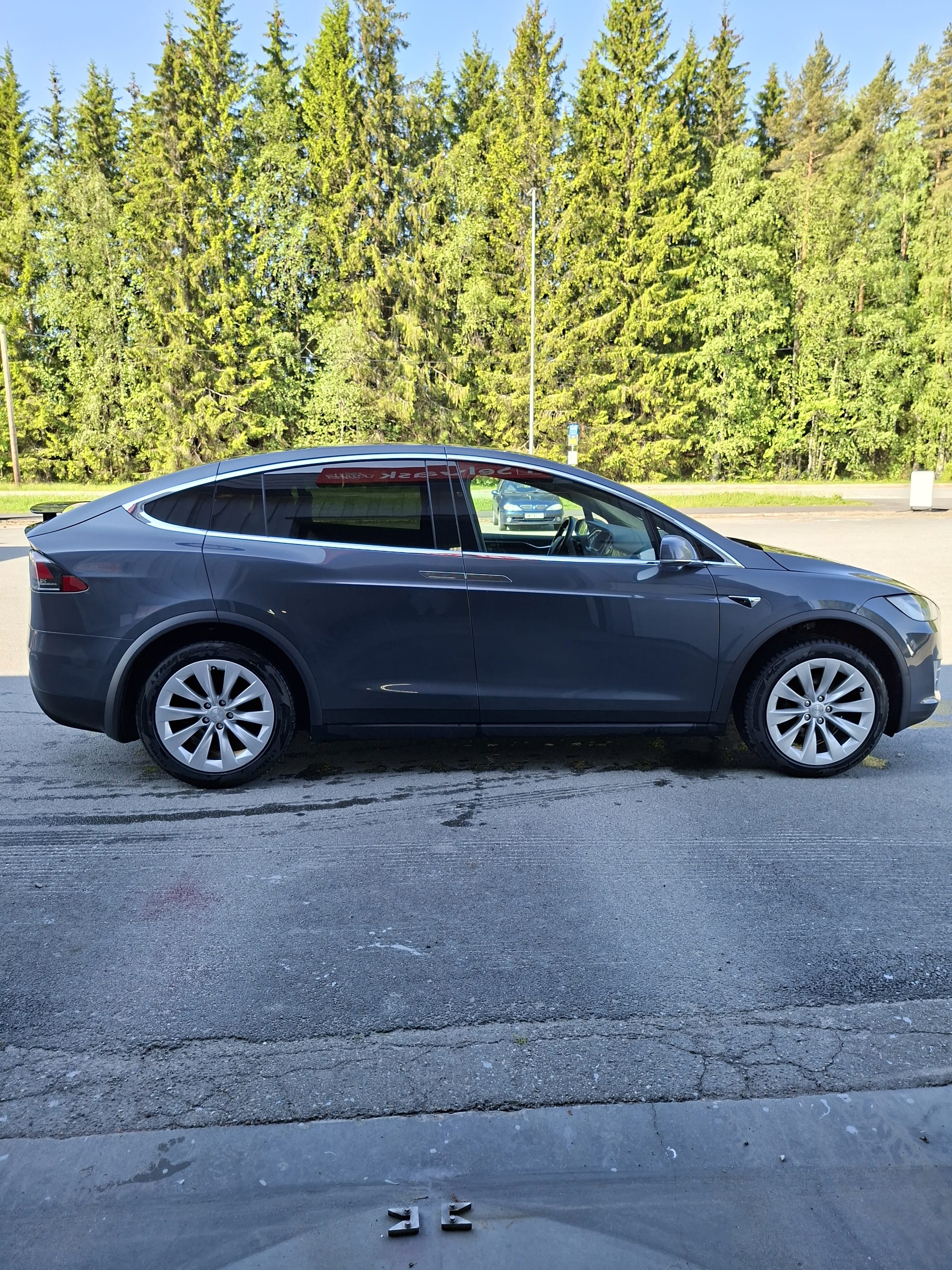 Tesla Model X 75d med GPS