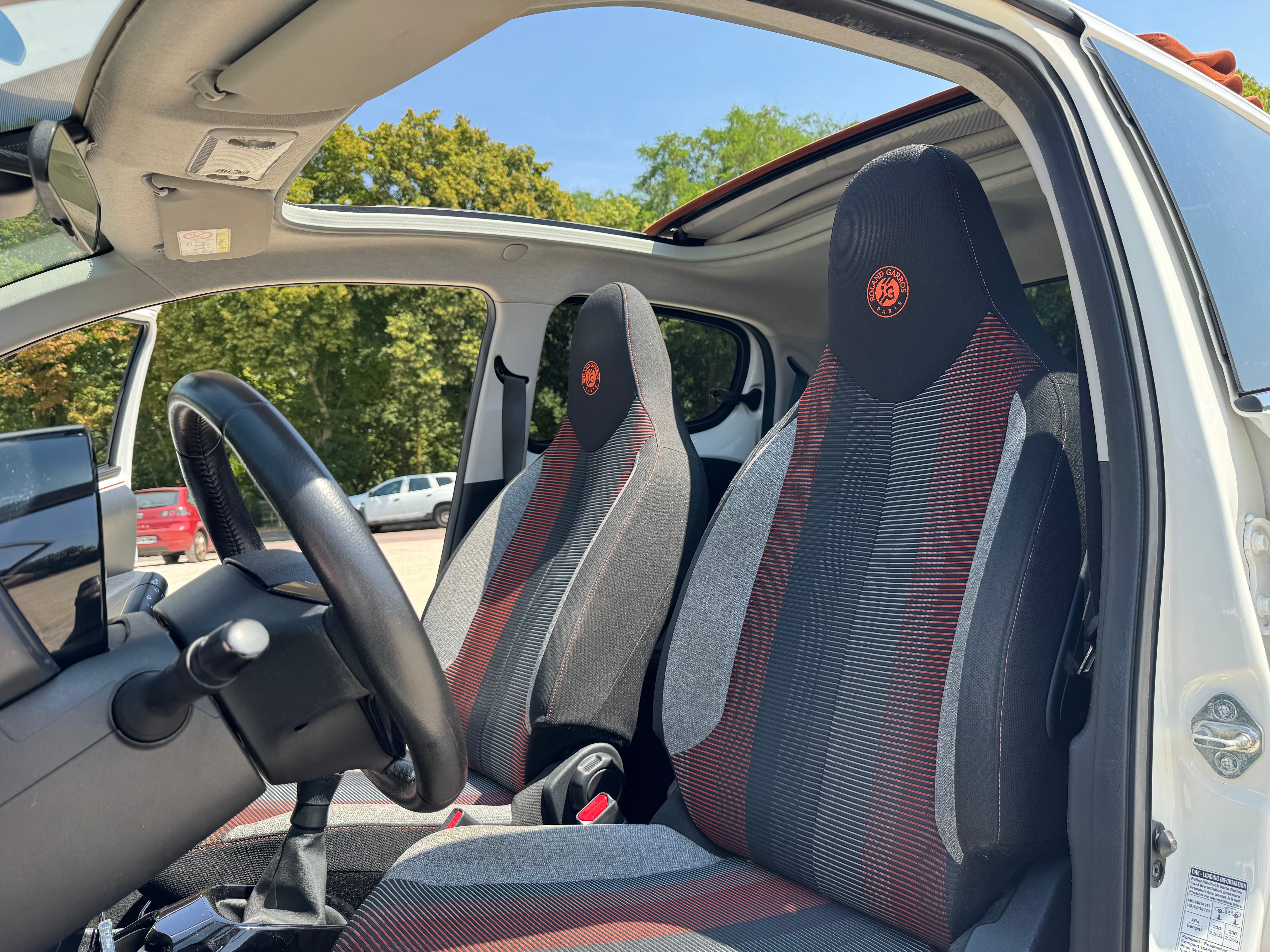 Peugeot 108 Cabriolet Roland Garros (Apple Car Play/Android Auto) avec Audio Bluetooth
