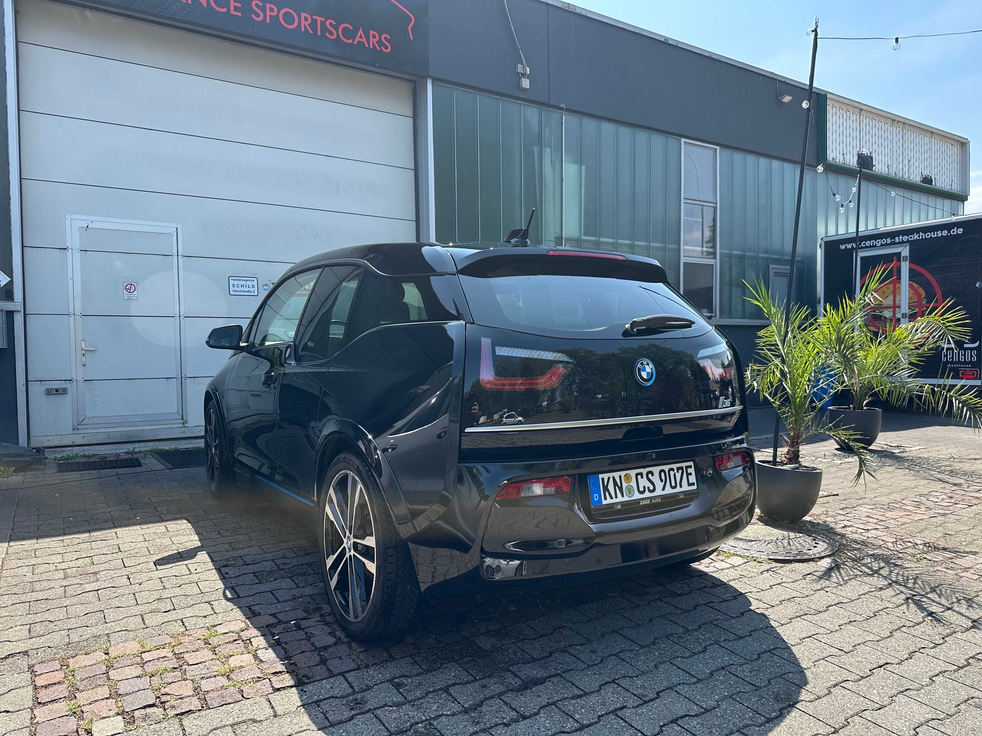 BMW i3s mit Rückfahrkamera