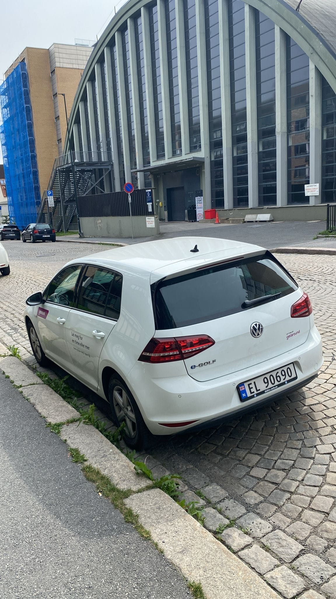 Volkswagen e-Golf with GPS