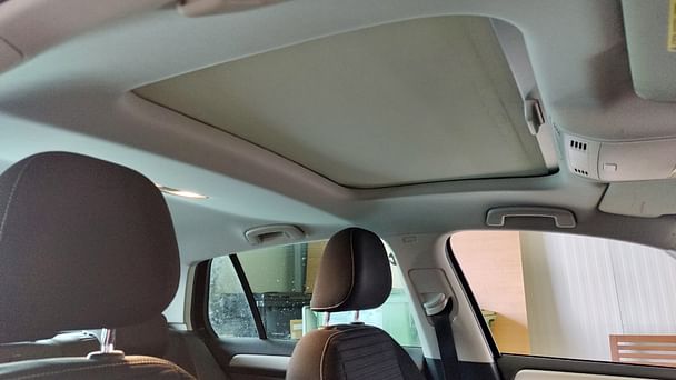 Volkswagen Golf Louez la Golf Diesel DSG CUP – Sportivité, Confort et Économie en Boîte Automatique !