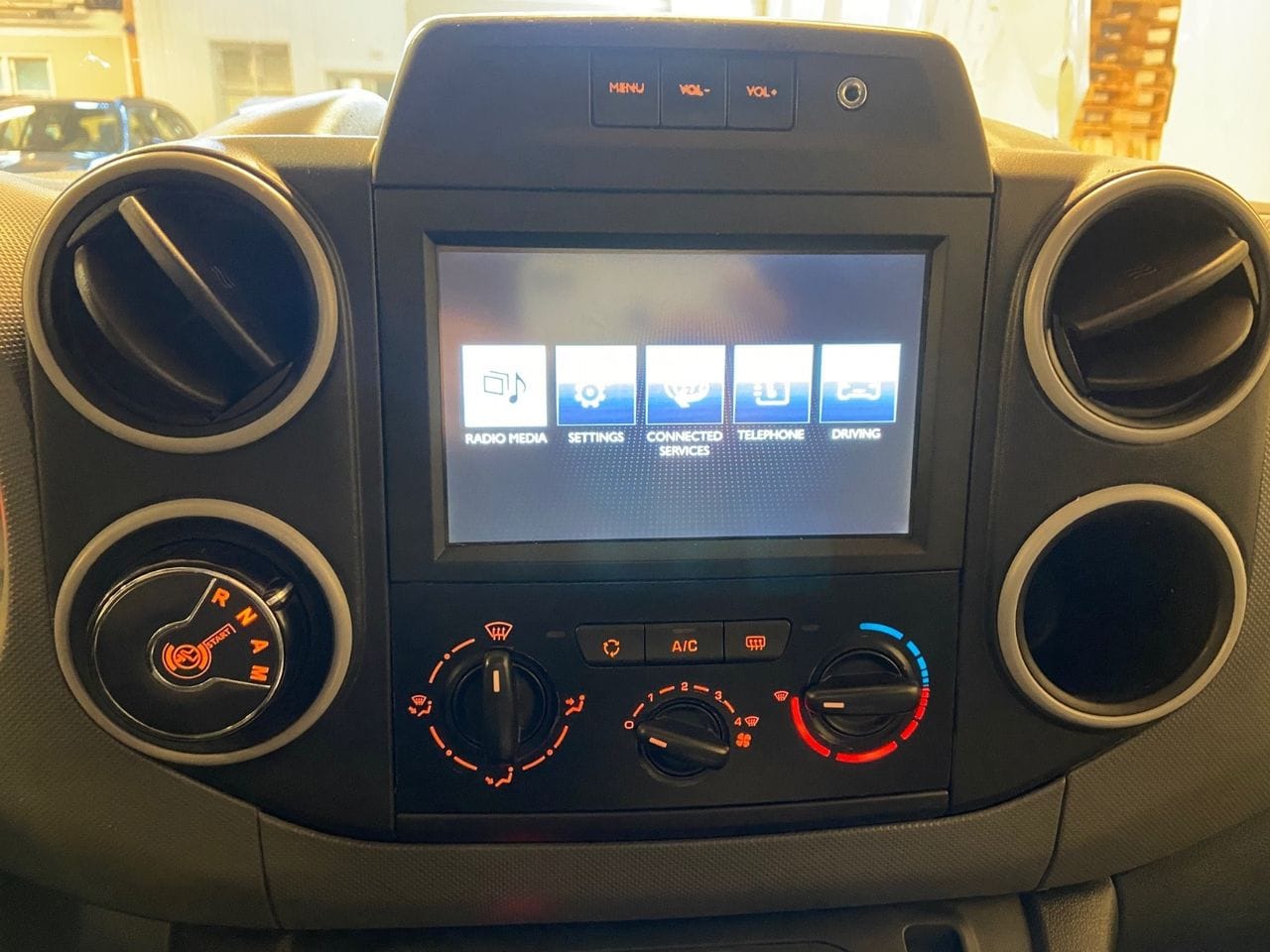 Peugeot Partner Varebil med Lydinngang