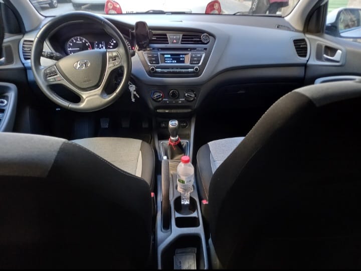 Hyundai i20 1.2 gasolina súper 95 con Audio Bluetooth