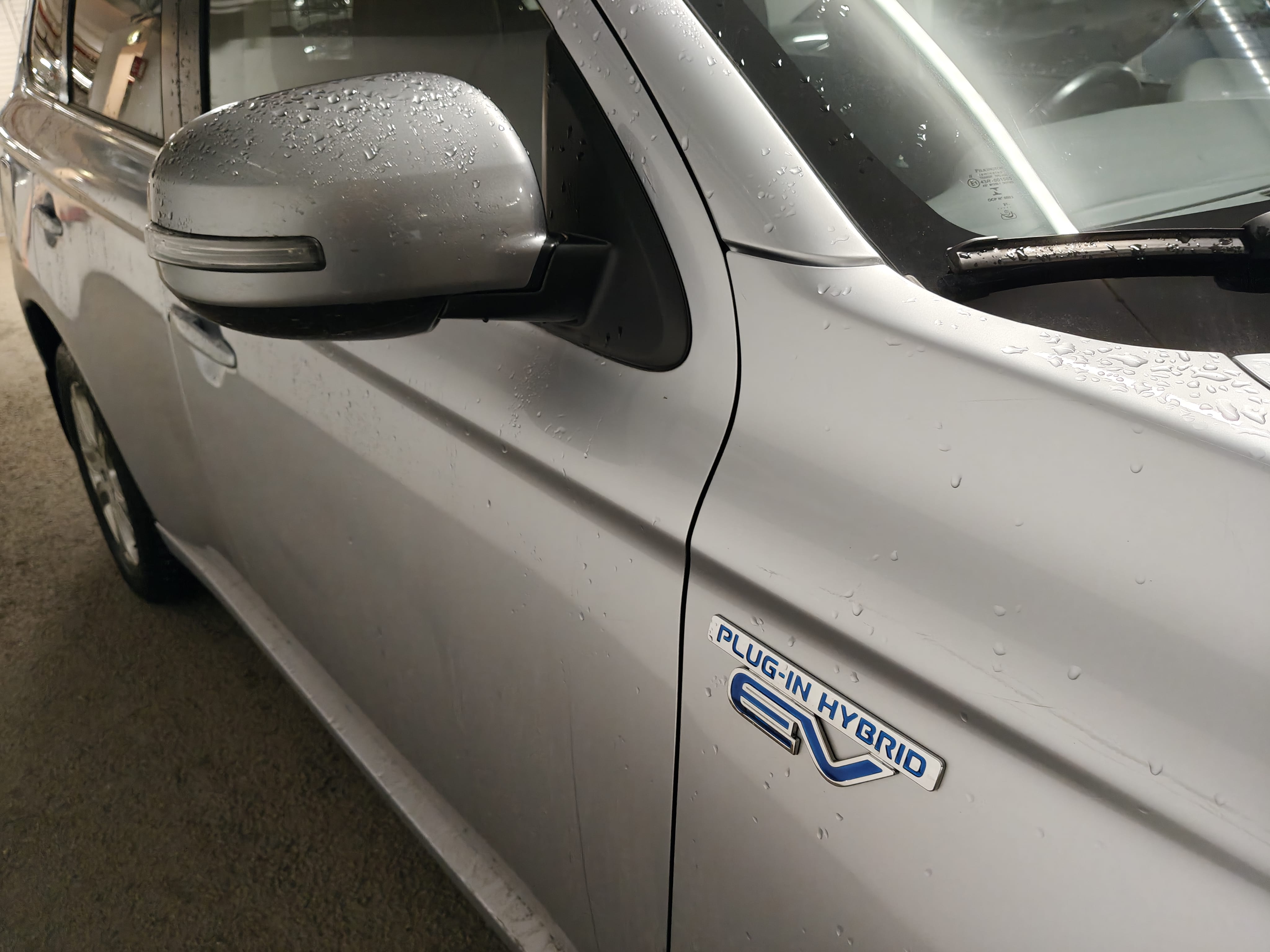 Mitsubishi Outlander Hybrid met Sneeuwbanden