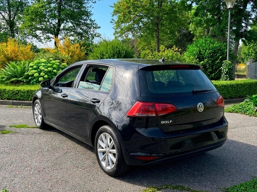 Volkswagen Golf avec Autoradio