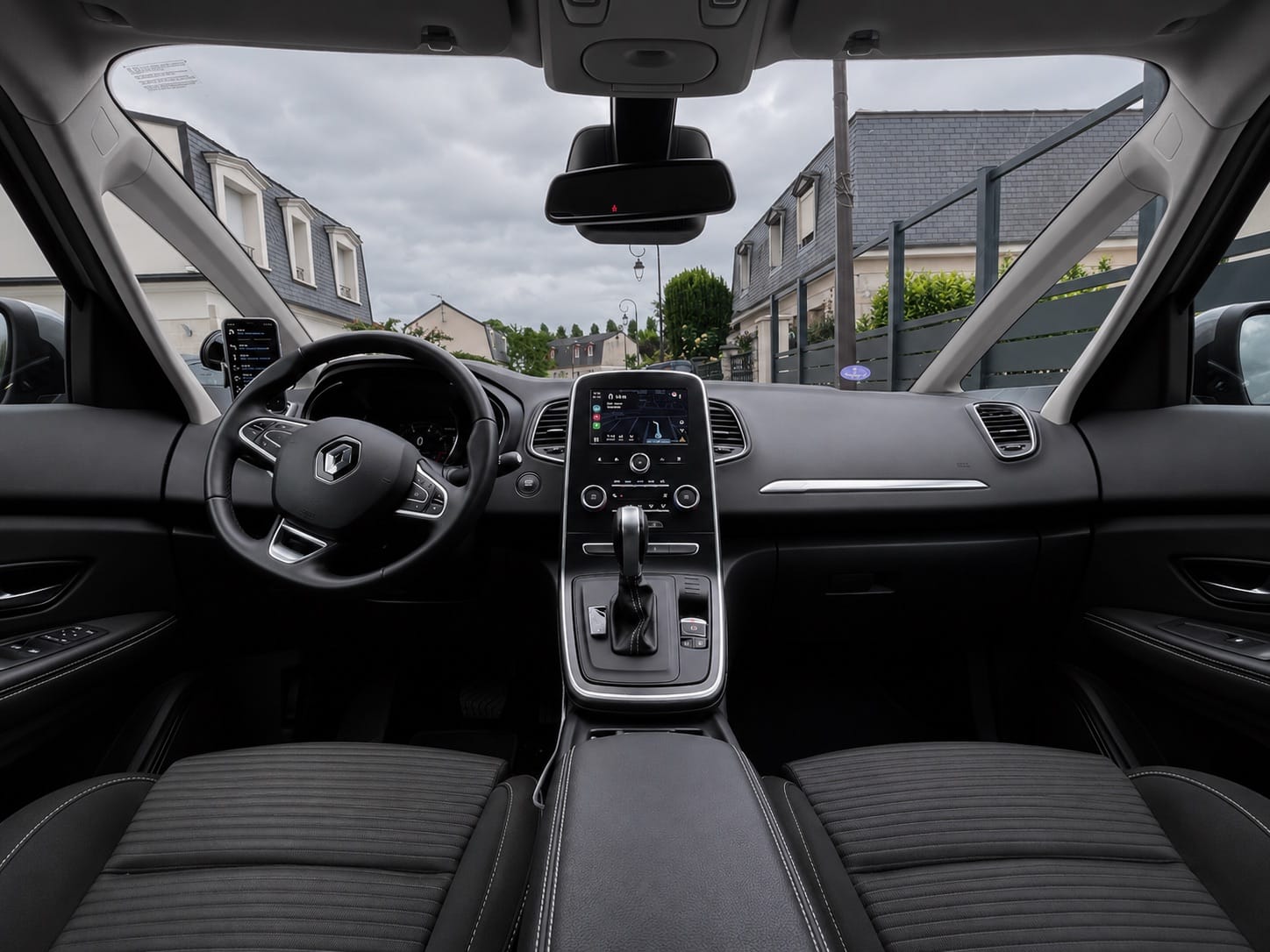 Renault Grand Scenic — 2023 with GPS